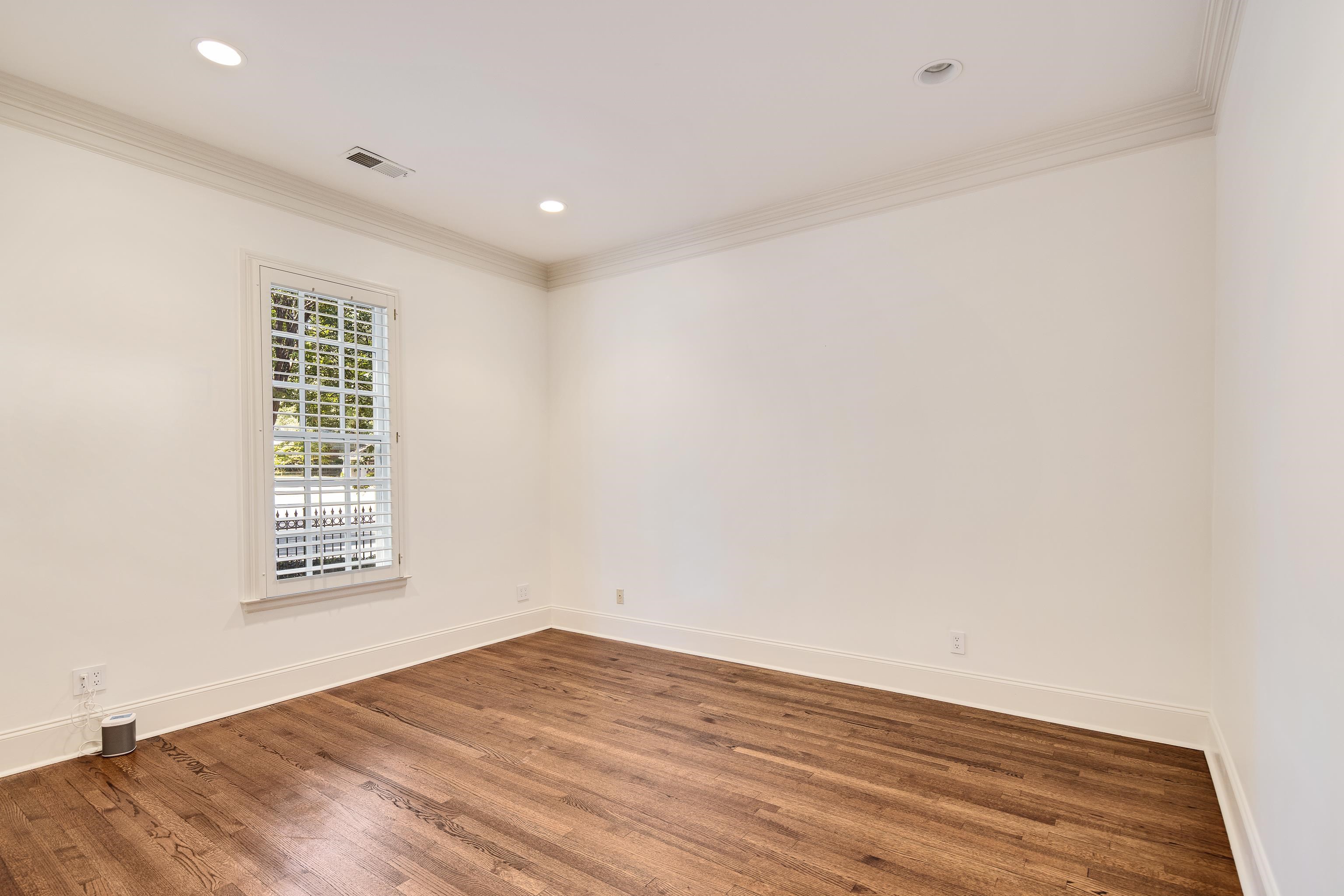 220 N WHITE STATION RD