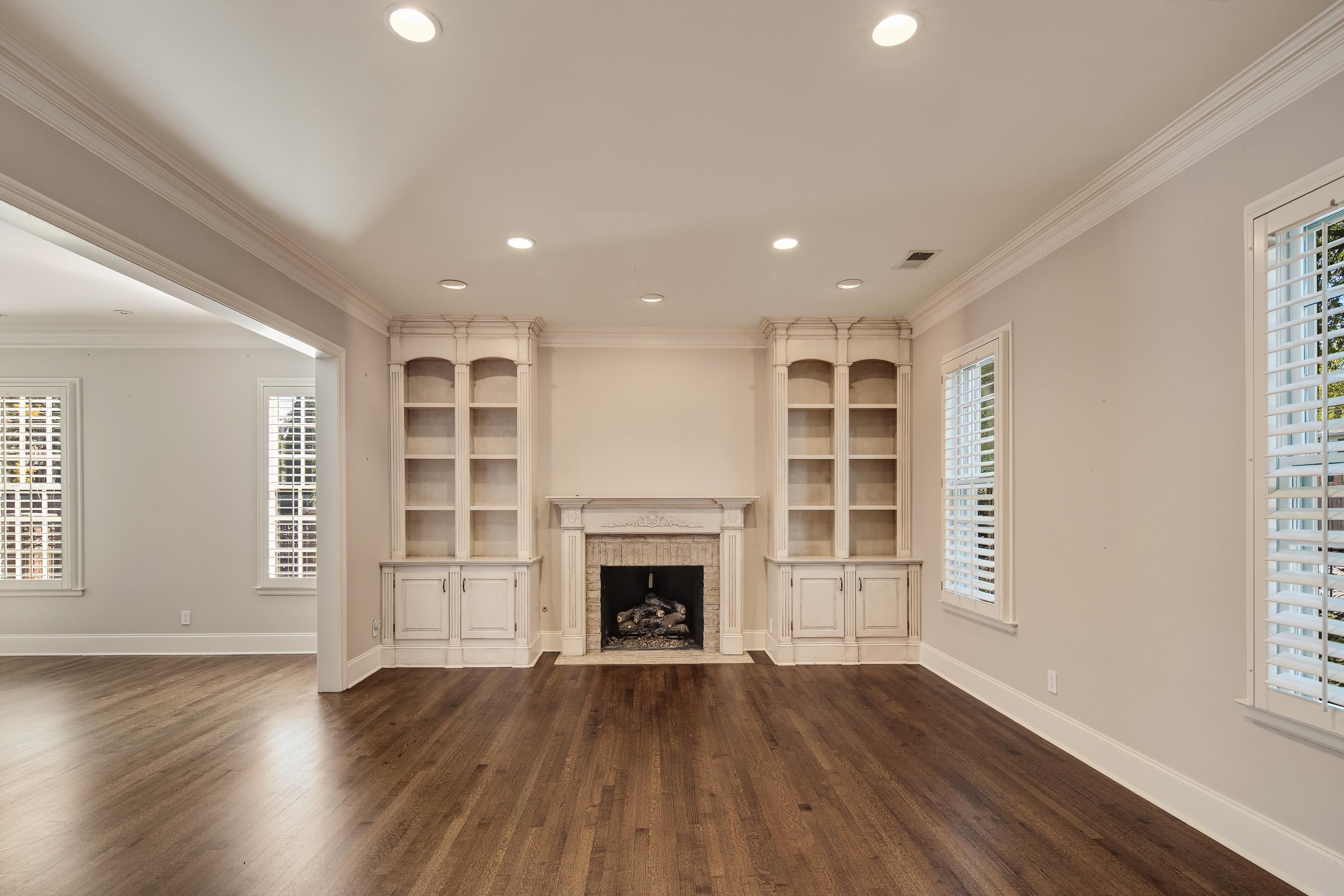 220 N WHITE STATION RD