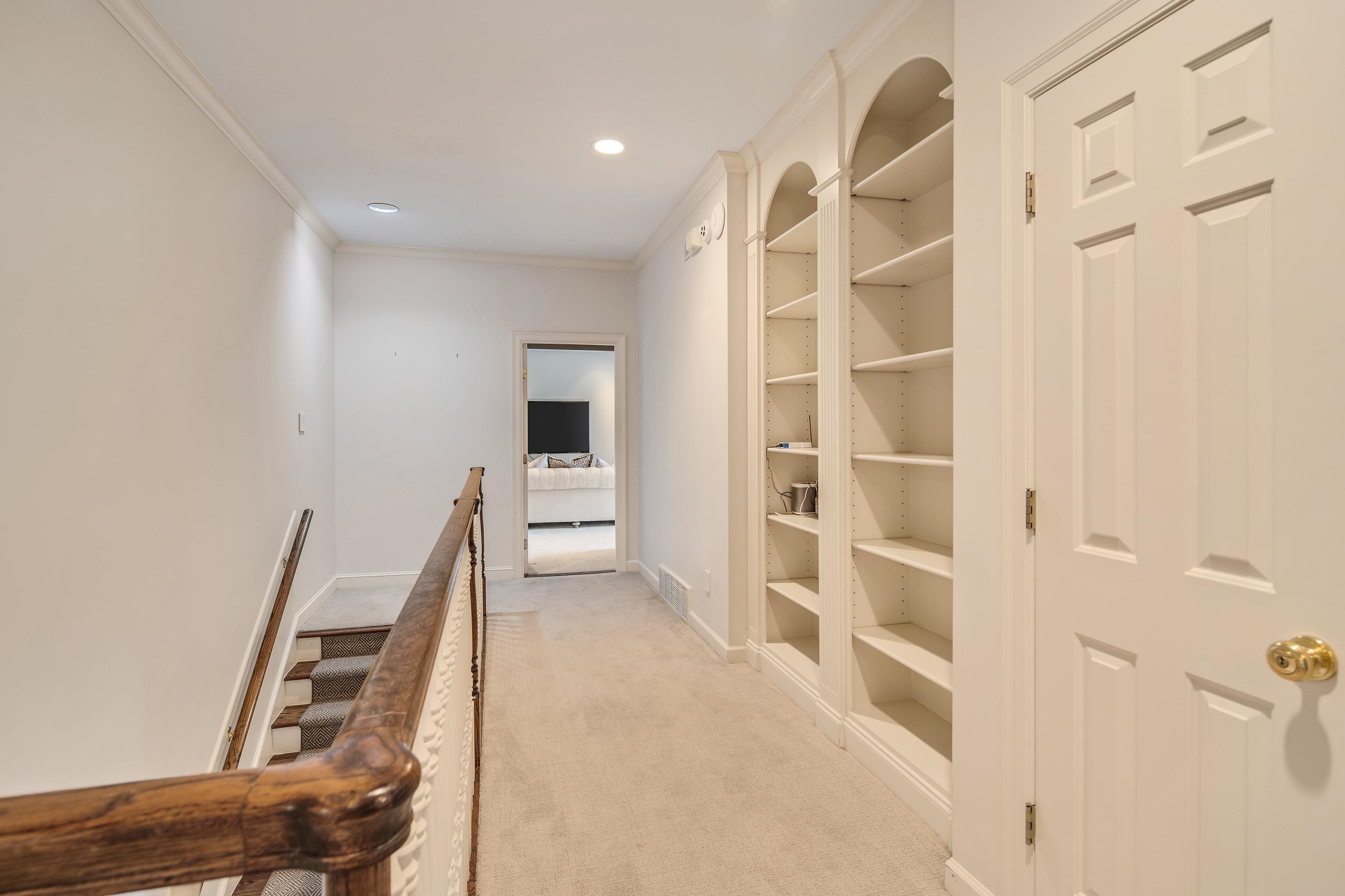 220 N WHITE STATION RD