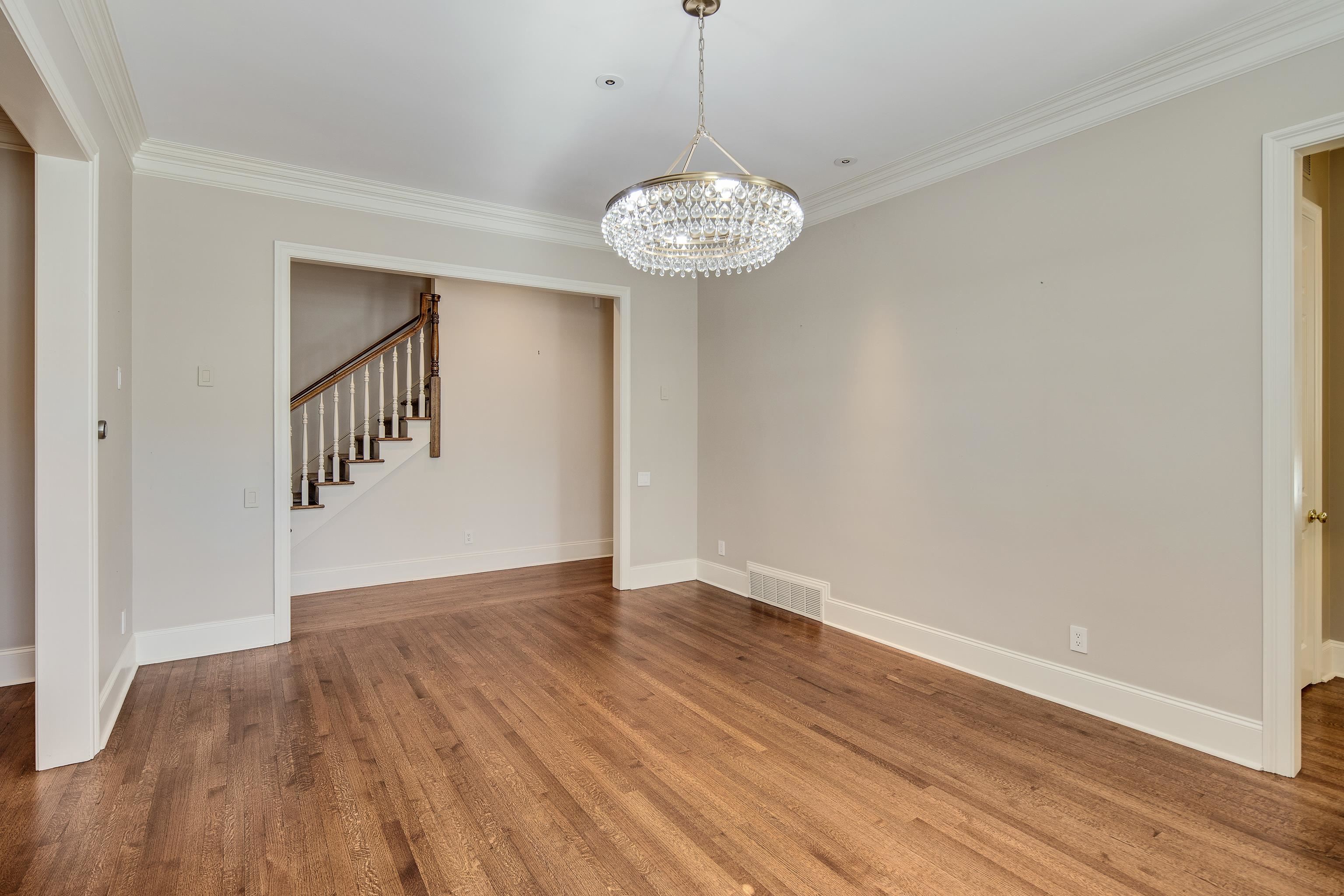 220 N WHITE STATION RD