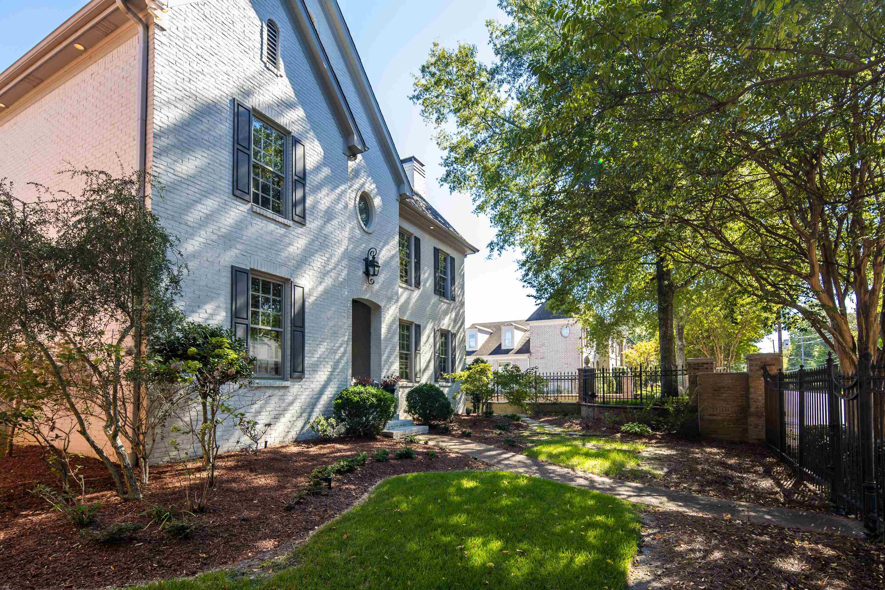 220 N WHITE STATION RD