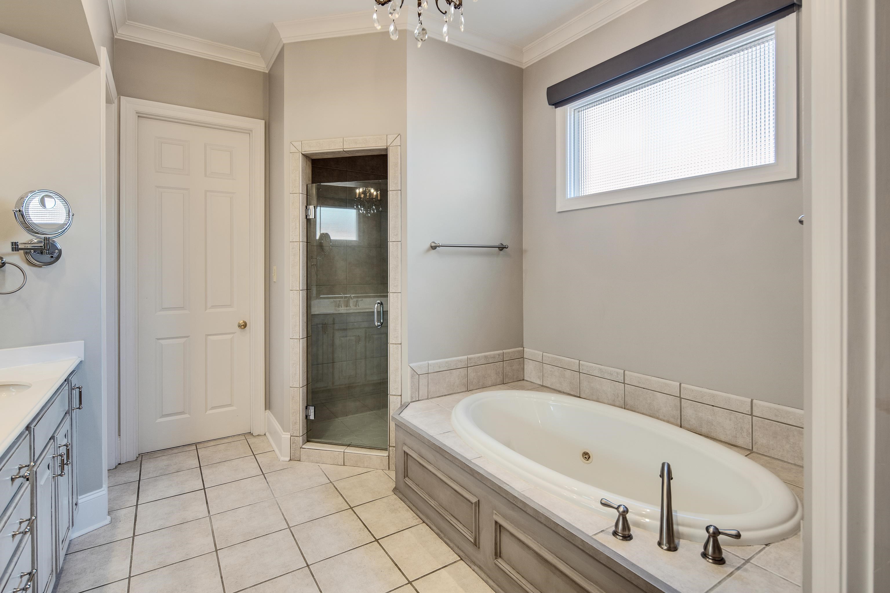 220 N WHITE STATION RD