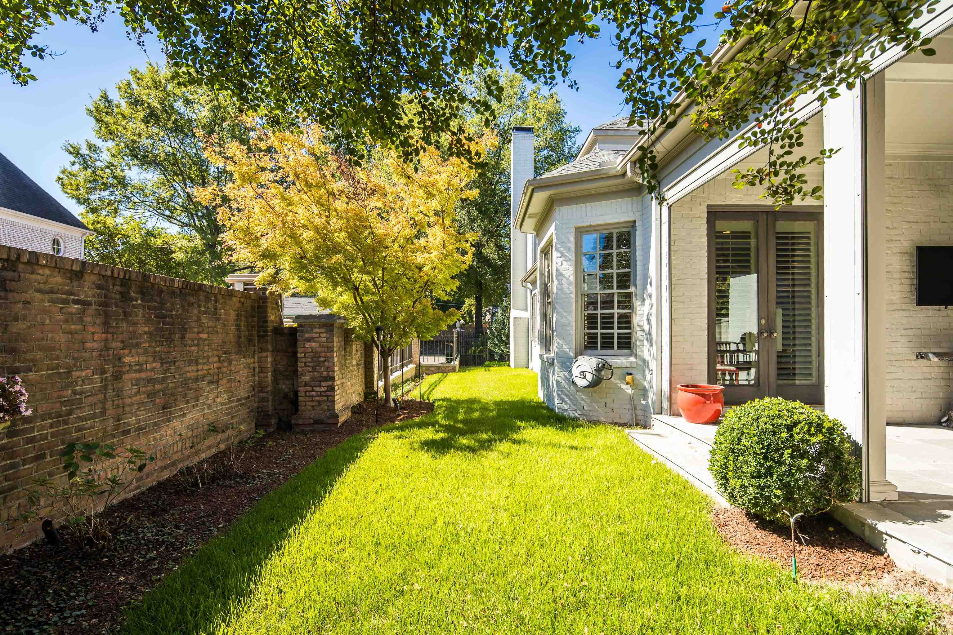 220 N WHITE STATION RD