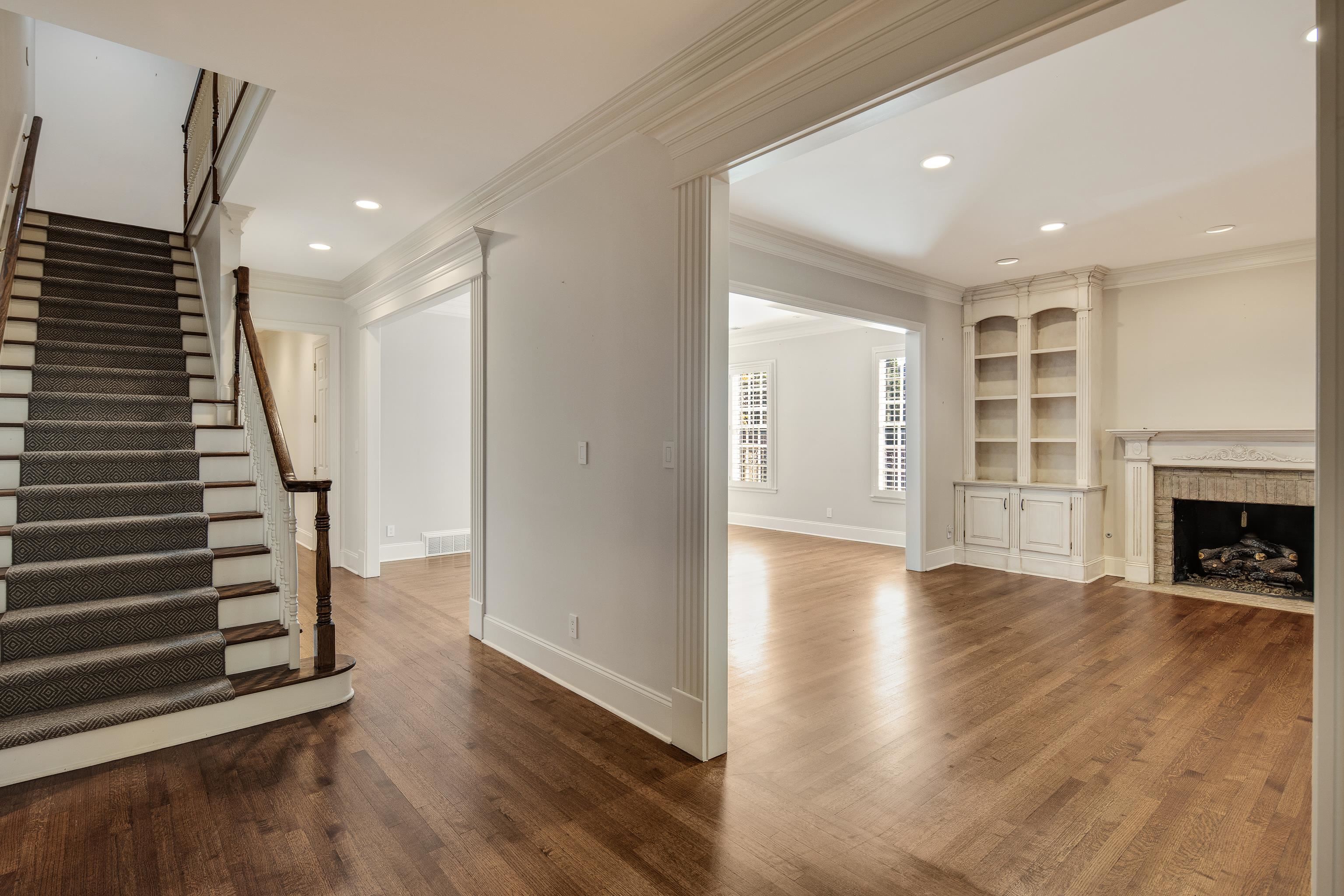 220 N WHITE STATION RD
