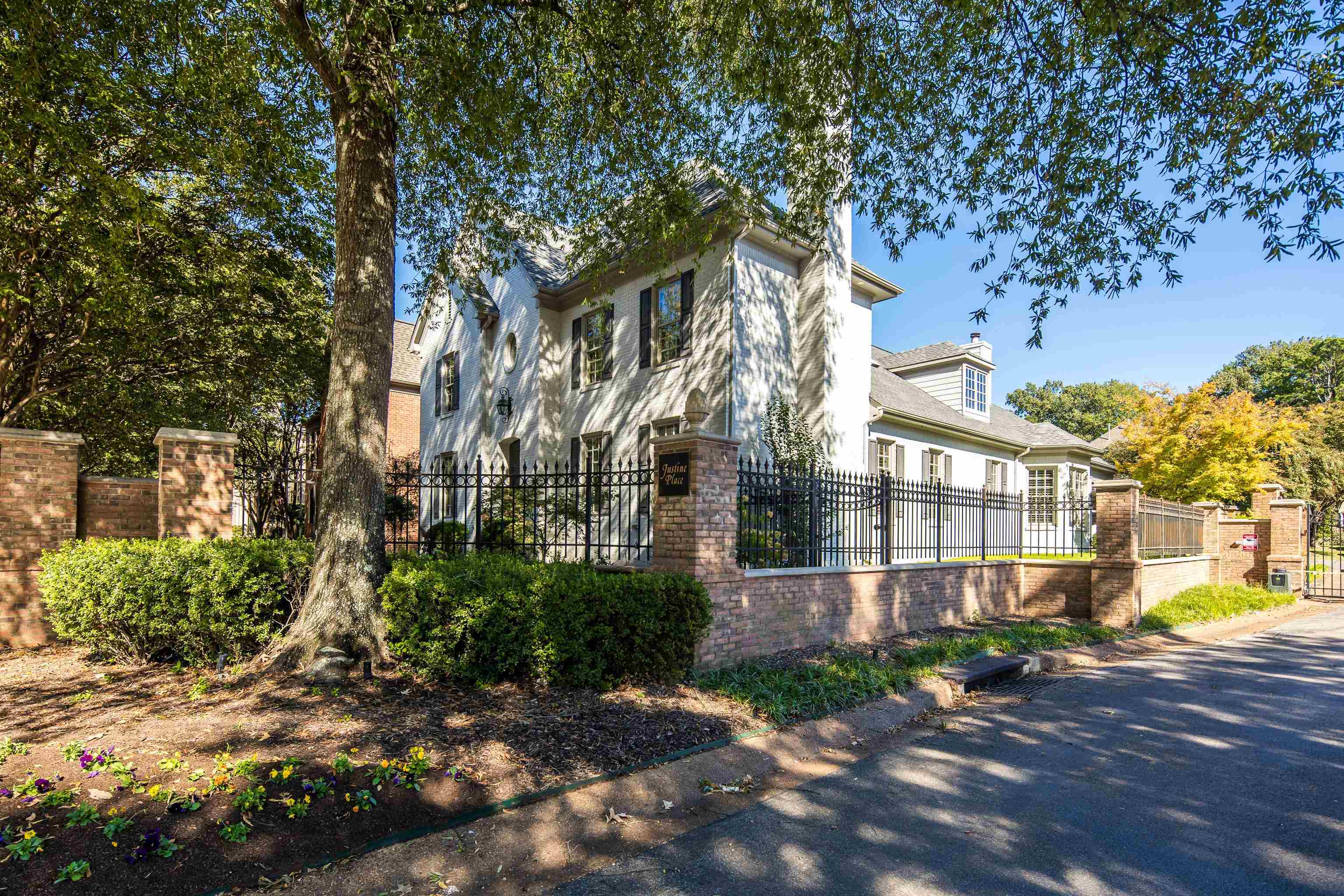 220 N WHITE STATION RD