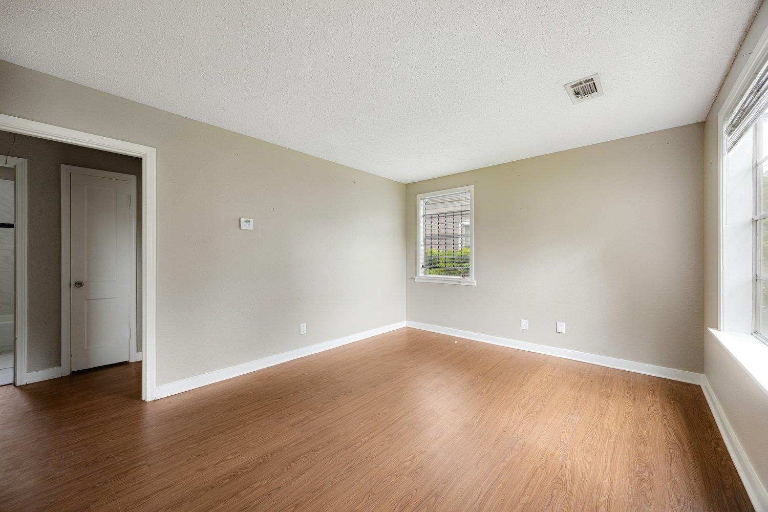 1033 WOODBURY RD