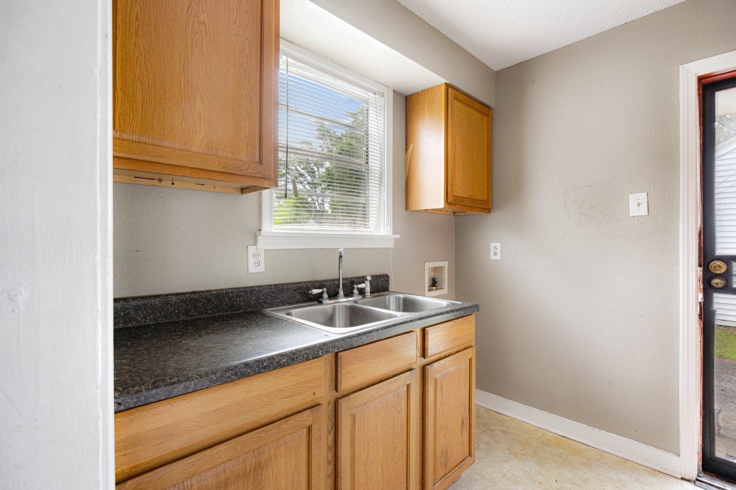 1033 WOODBURY RD