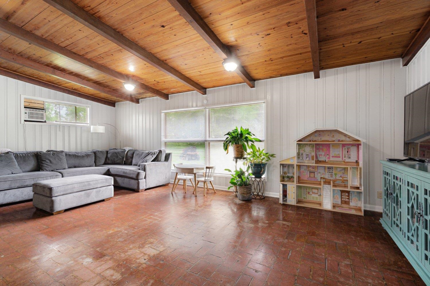 1288 MAYHILL DR