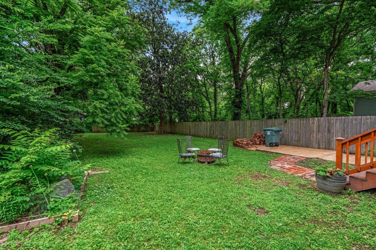 569 LUNDEE PL