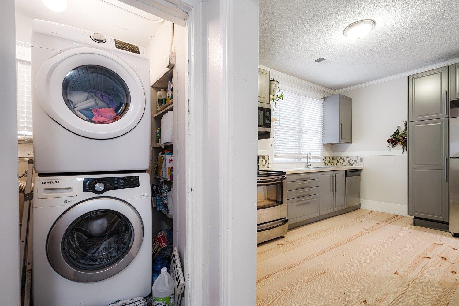 569 LUNDEE PL