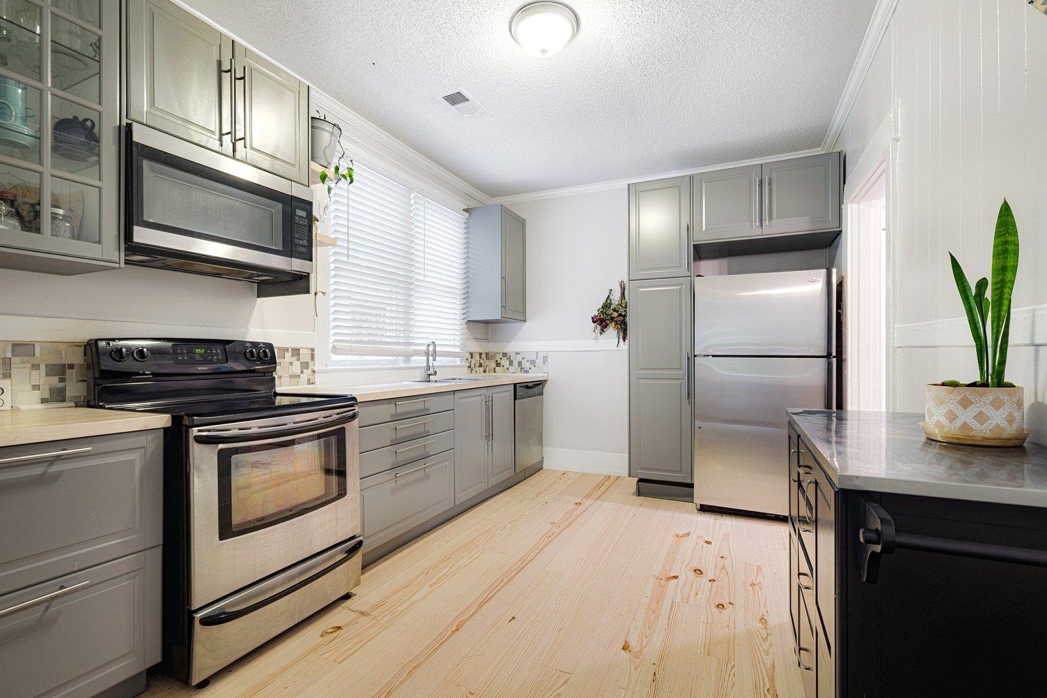 569 LUNDEE PL