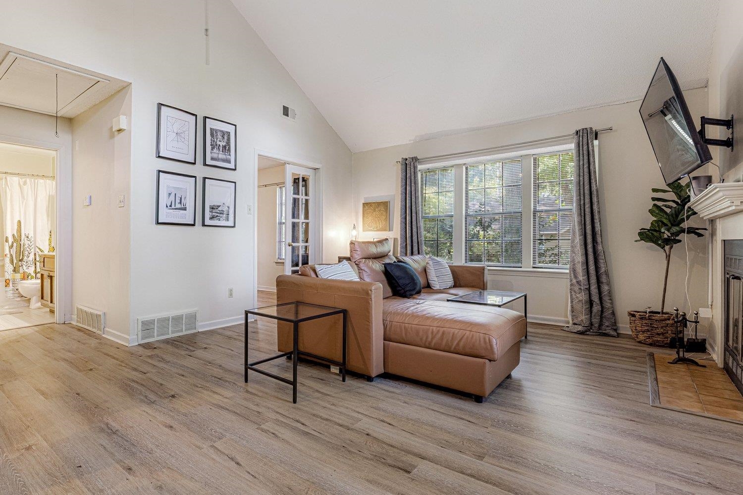 648 LAGRANGE PARK CV