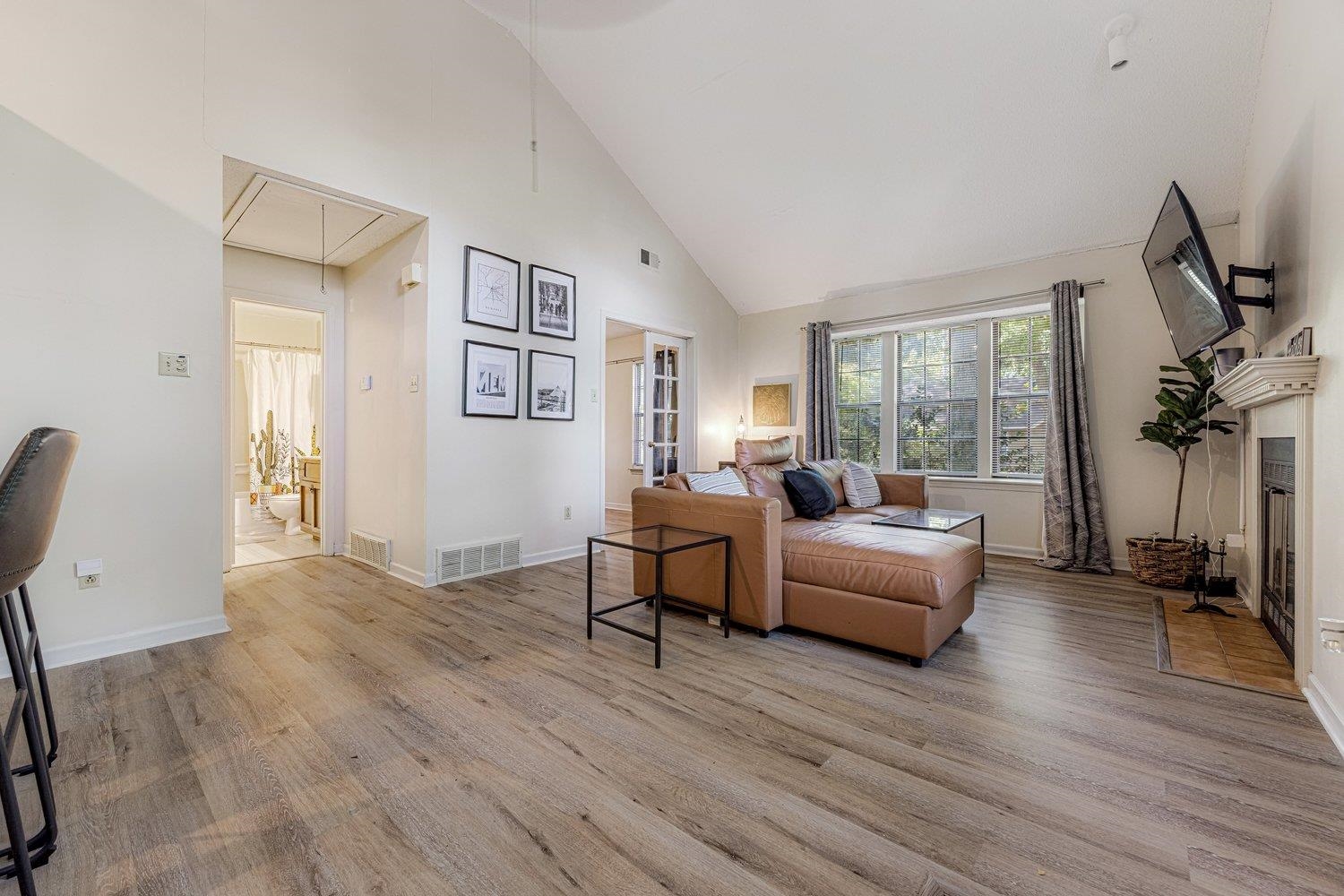 648 LAGRANGE PARK CV