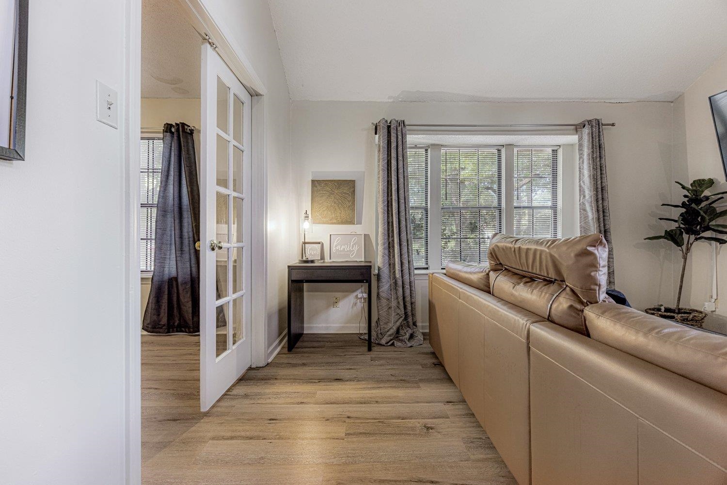 648 LAGRANGE PARK CV