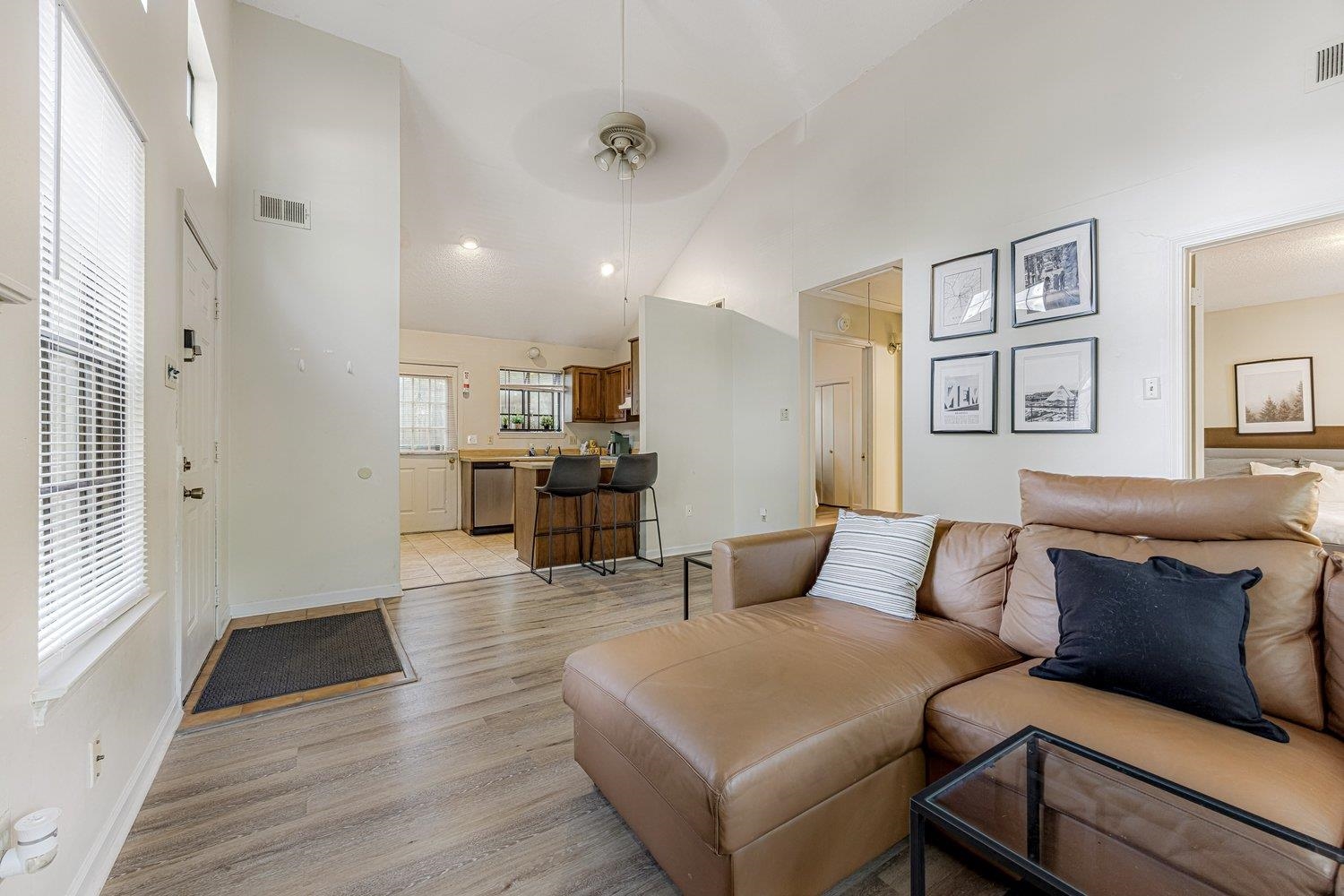 648 LAGRANGE PARK CV