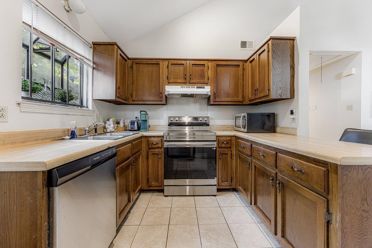 648 LAGRANGE PARK CV