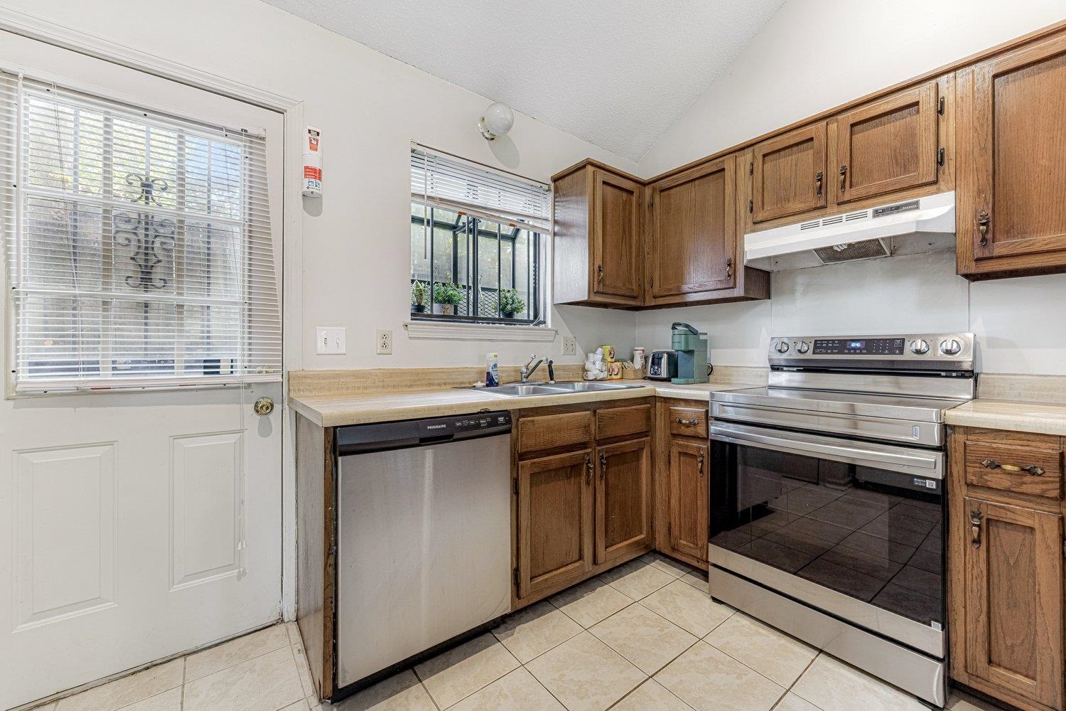 648 LAGRANGE PARK CV