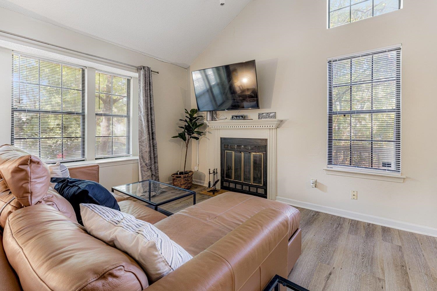 648 LAGRANGE PARK CV