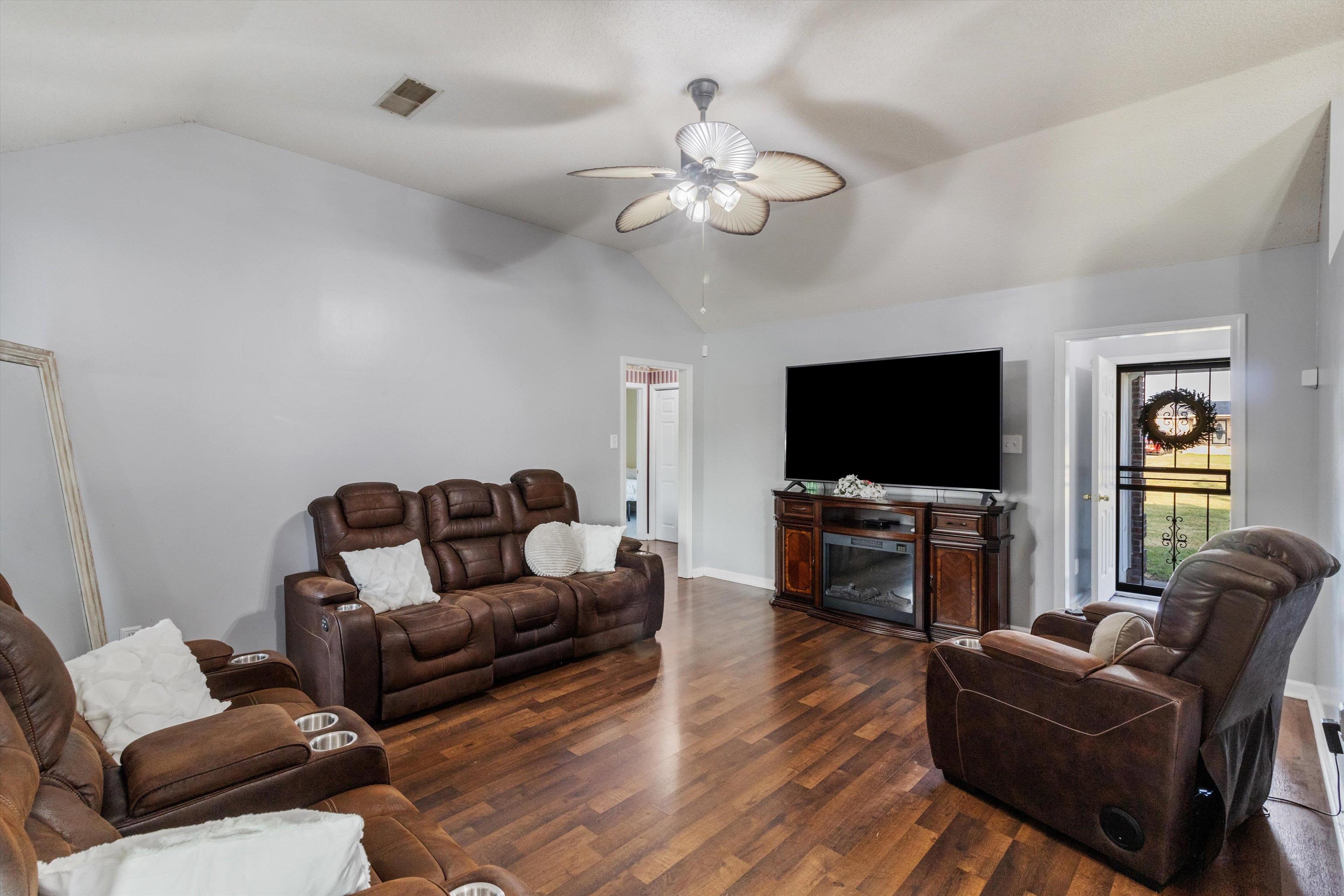 595 RAY LN