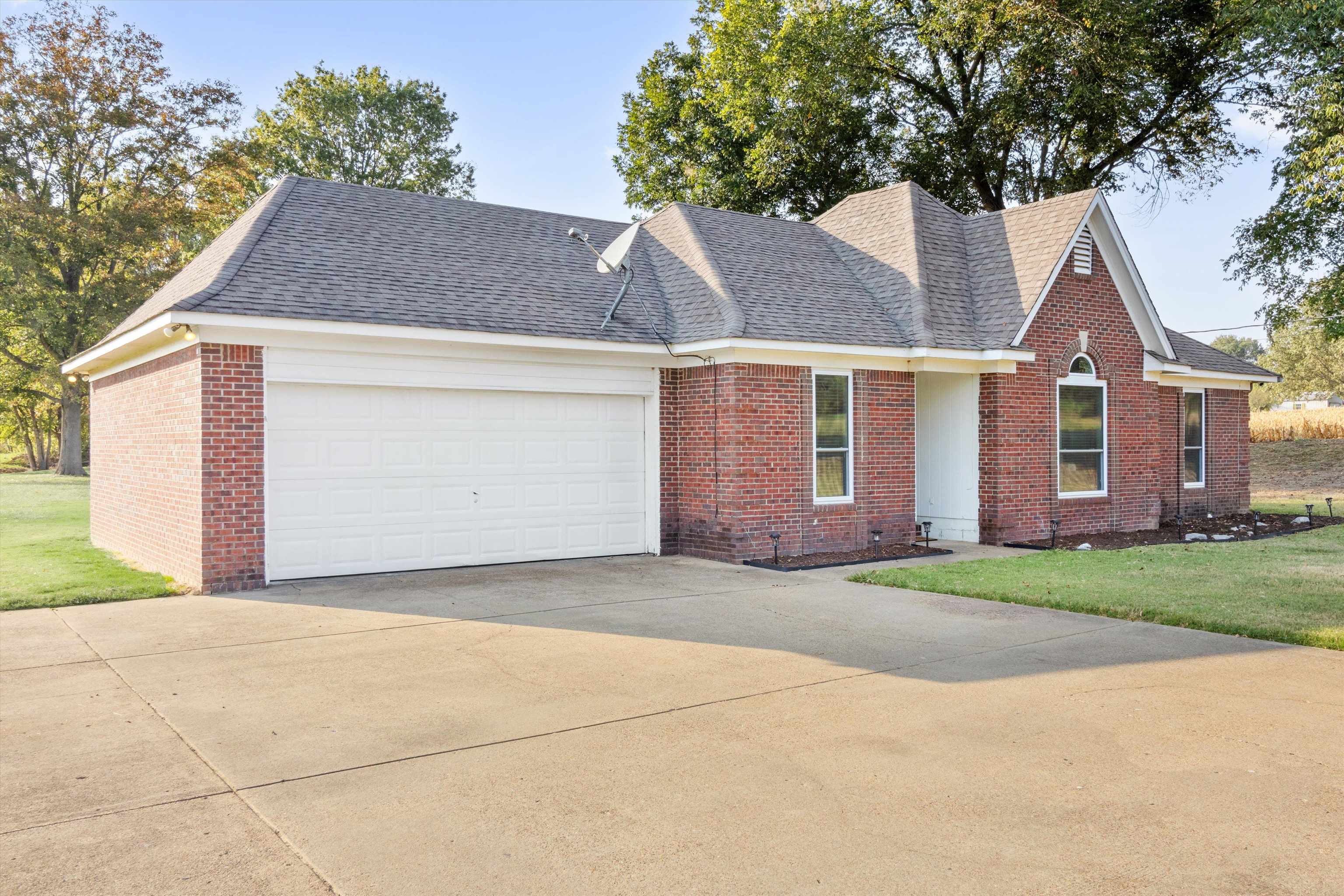 595 RAY LN