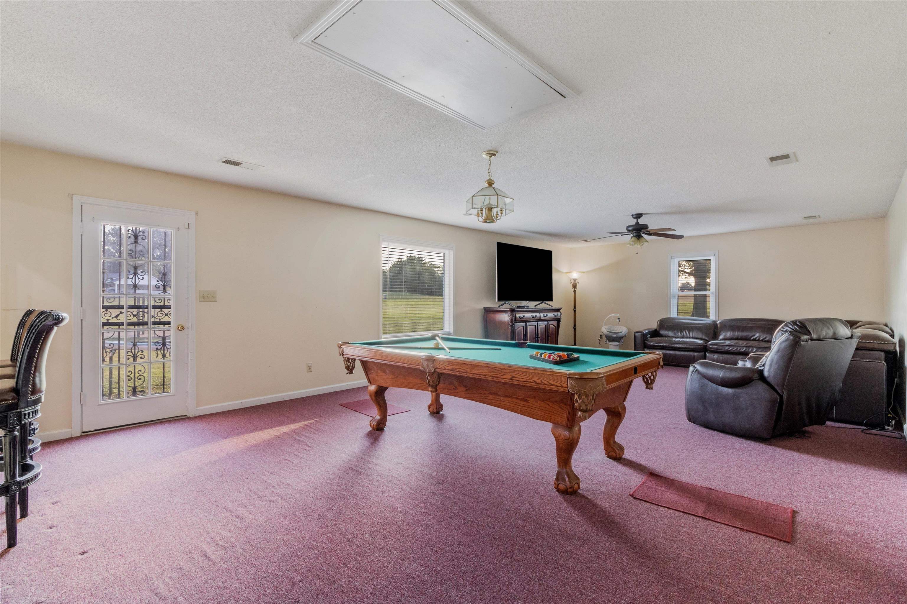 595 RAY LN
