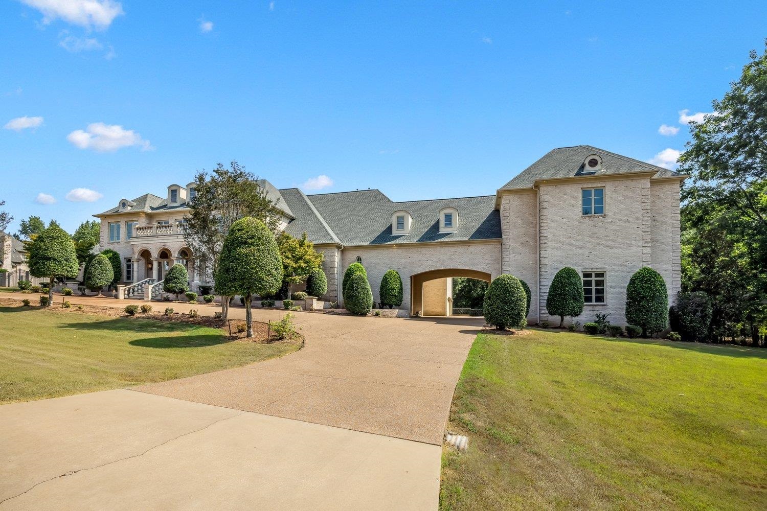400 BUCKLAND CV