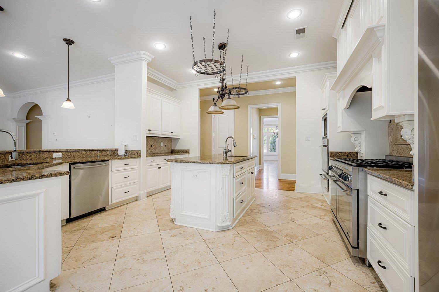 400 BUCKLAND CV
