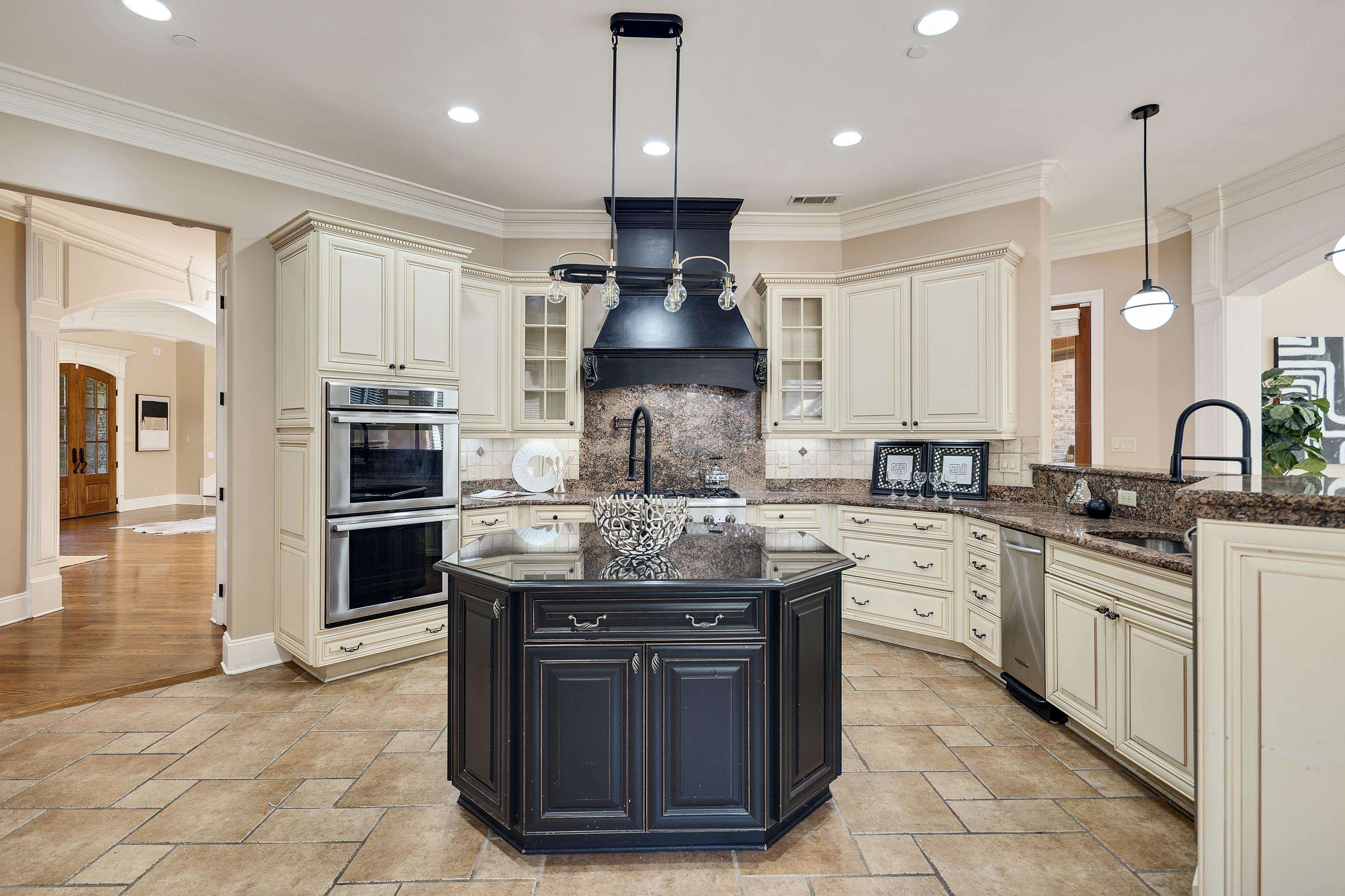 425 BUCKLAND CV