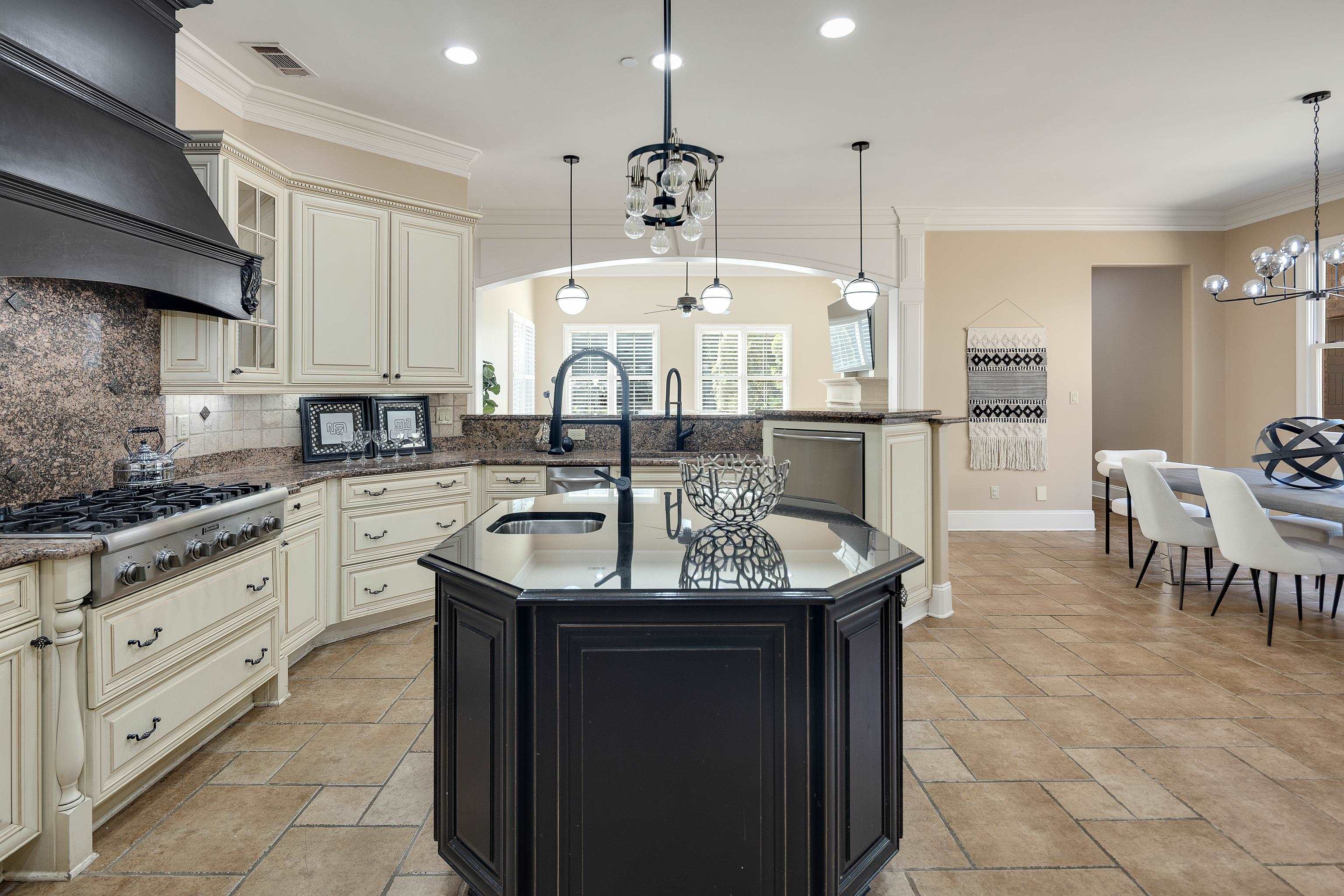 425 BUCKLAND CV