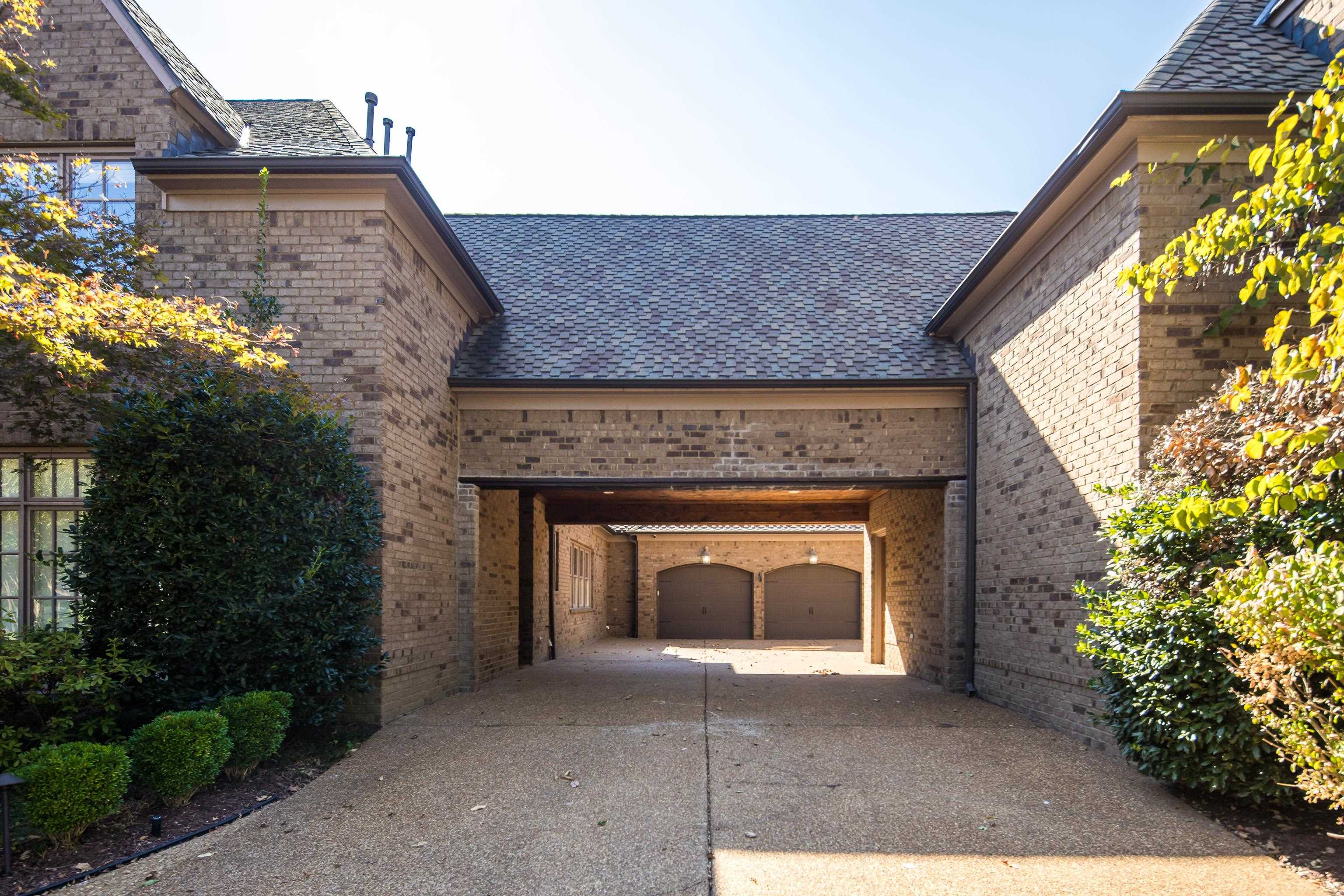 425 BUCKLAND CV