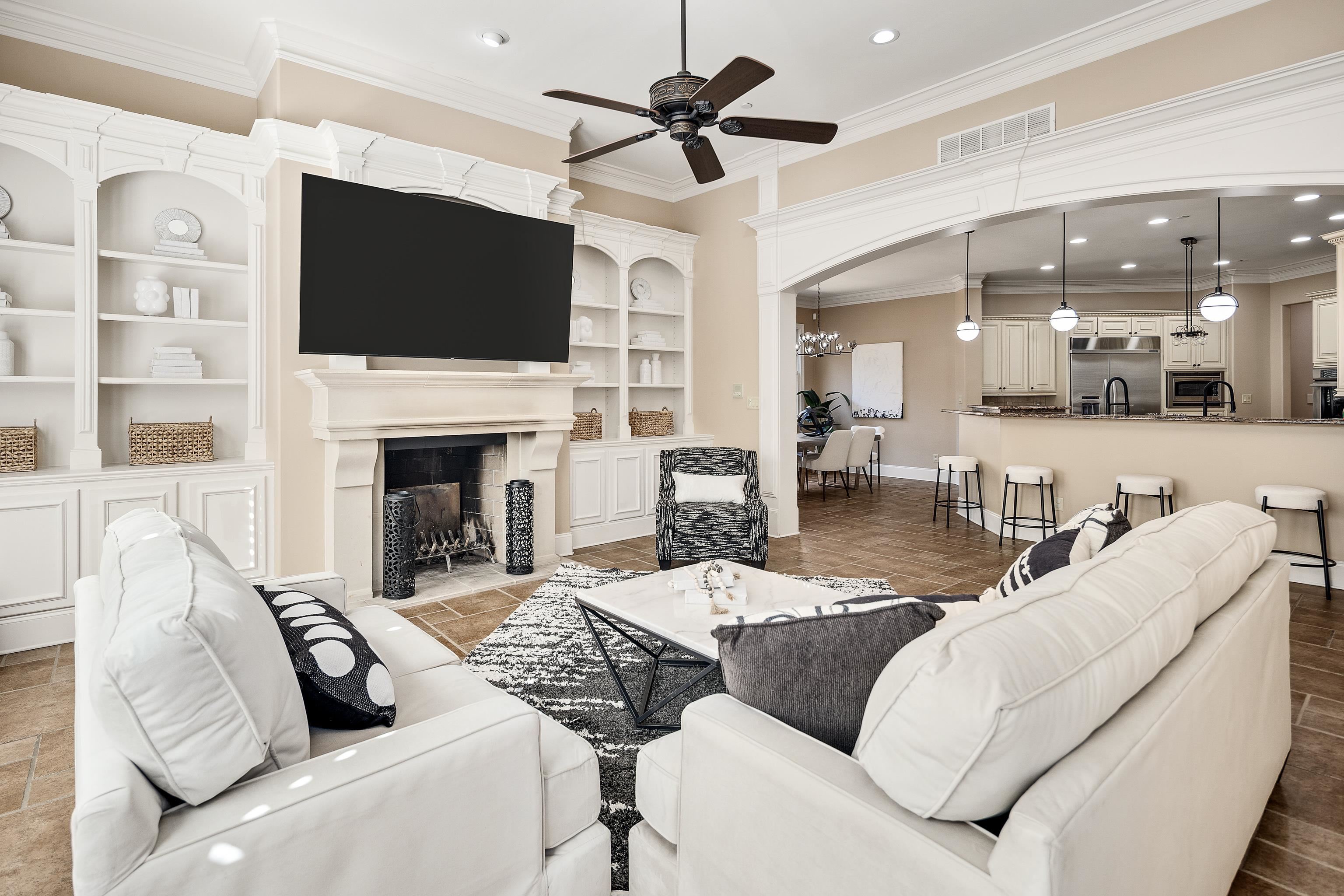 425 BUCKLAND CV