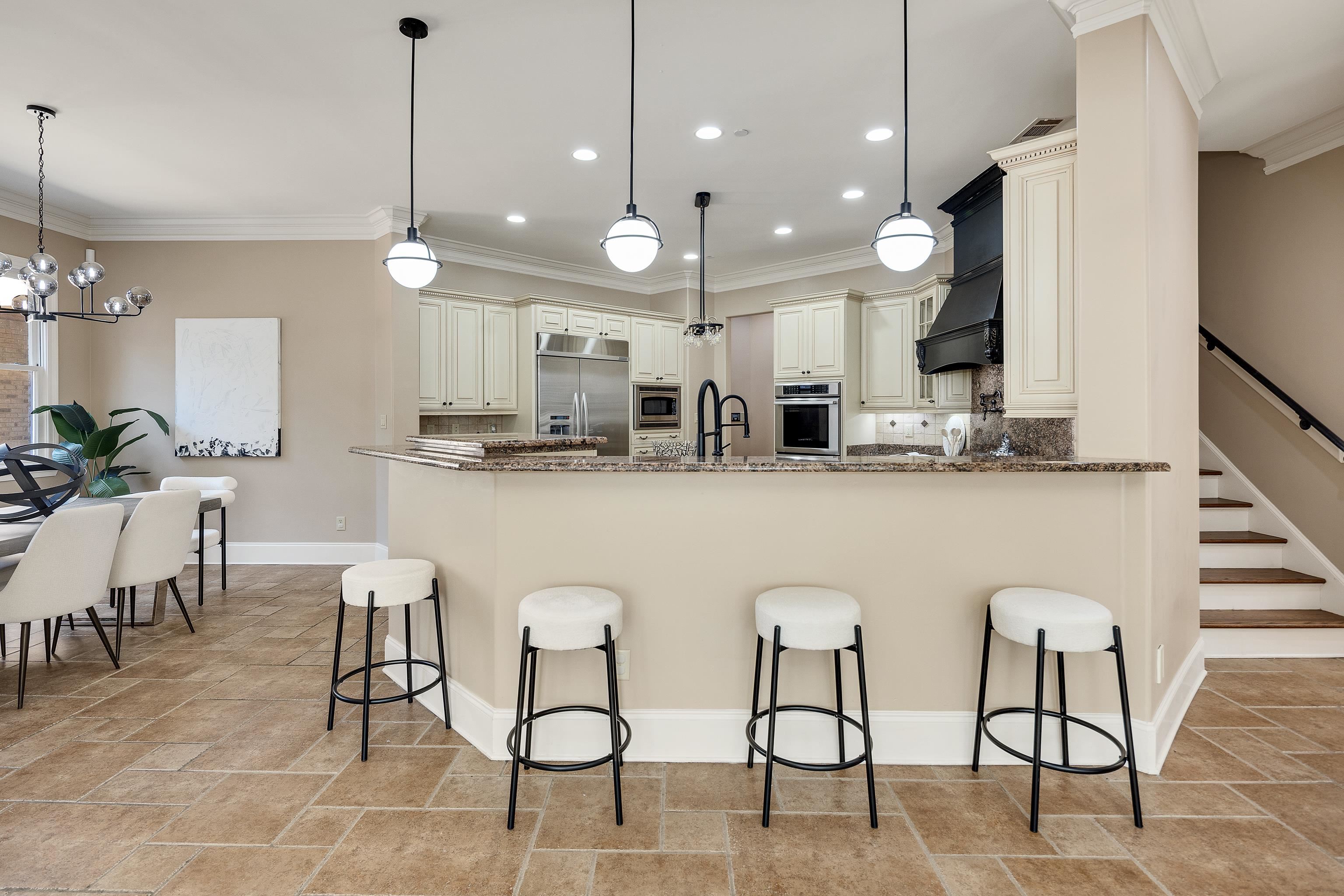 425 BUCKLAND CV