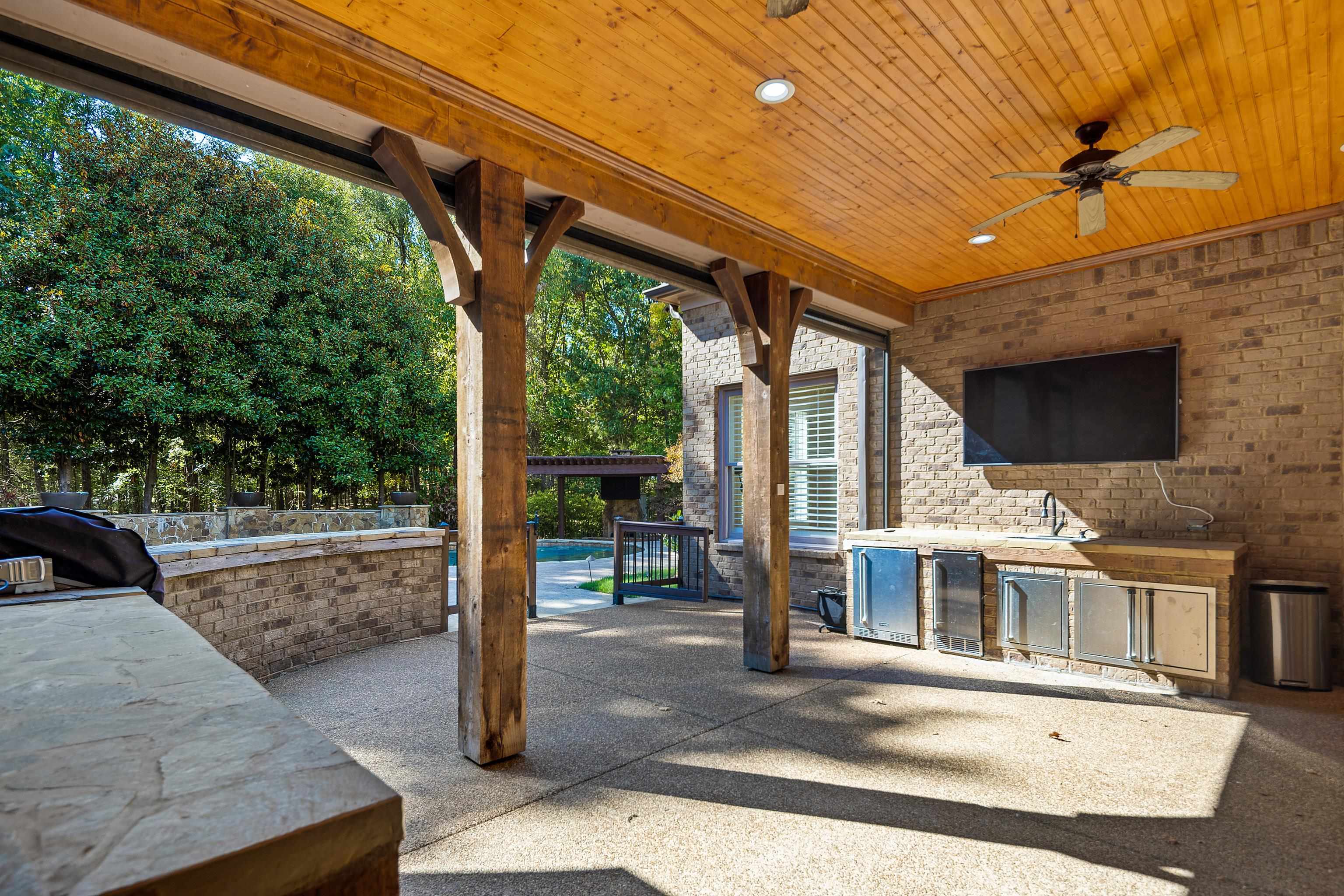 425 BUCKLAND CV