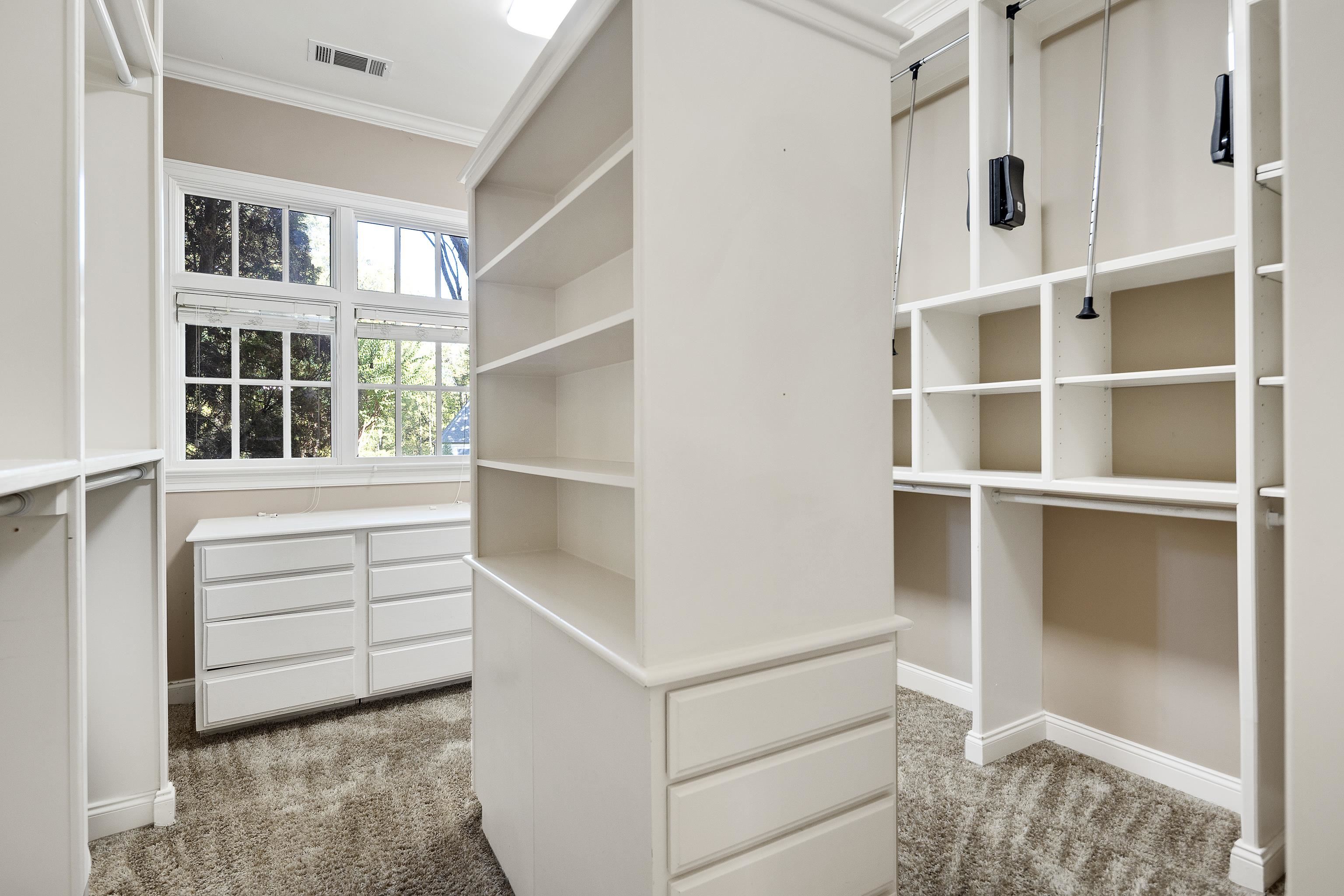 425 BUCKLAND CV