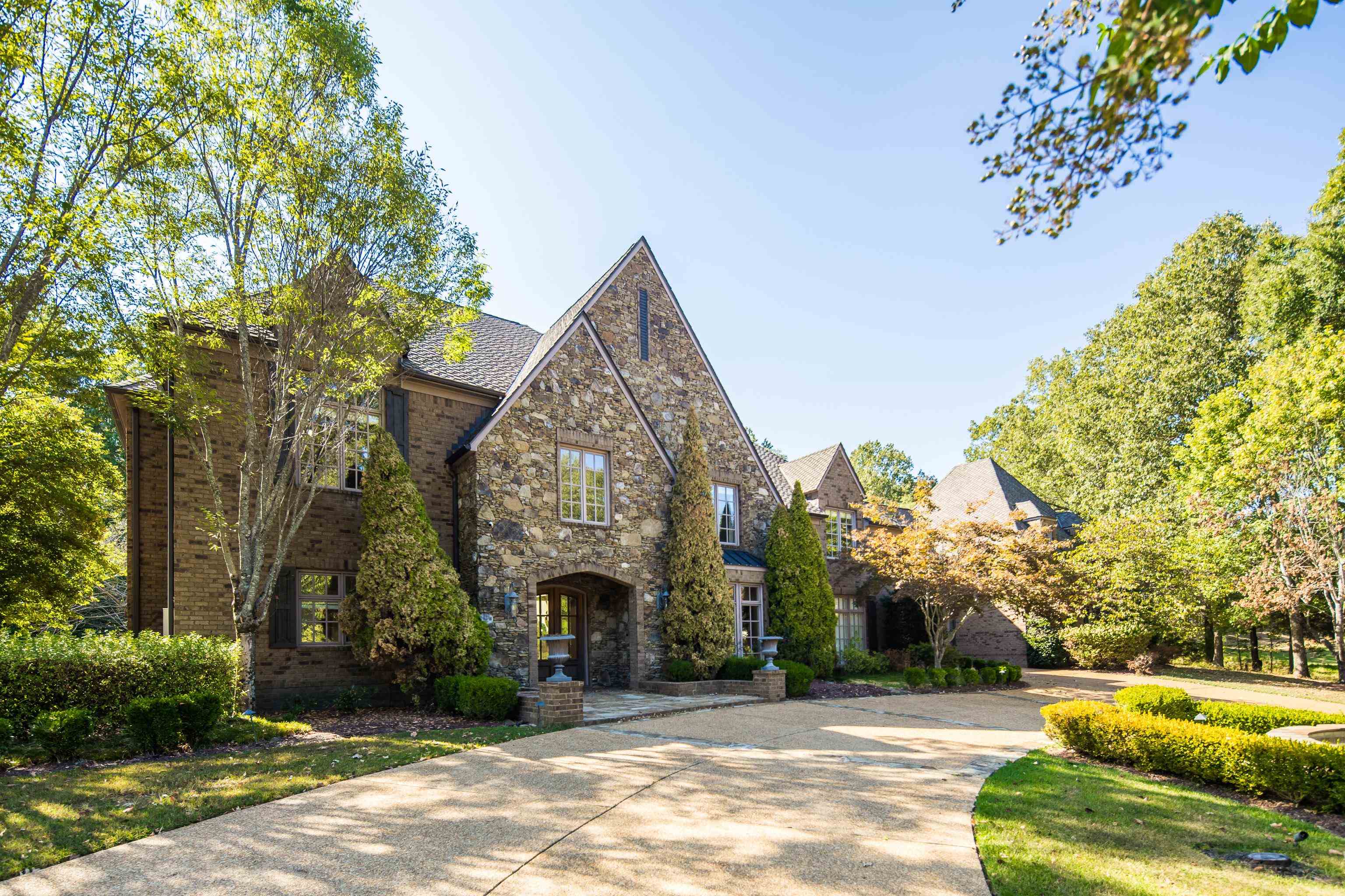 425 BUCKLAND CV