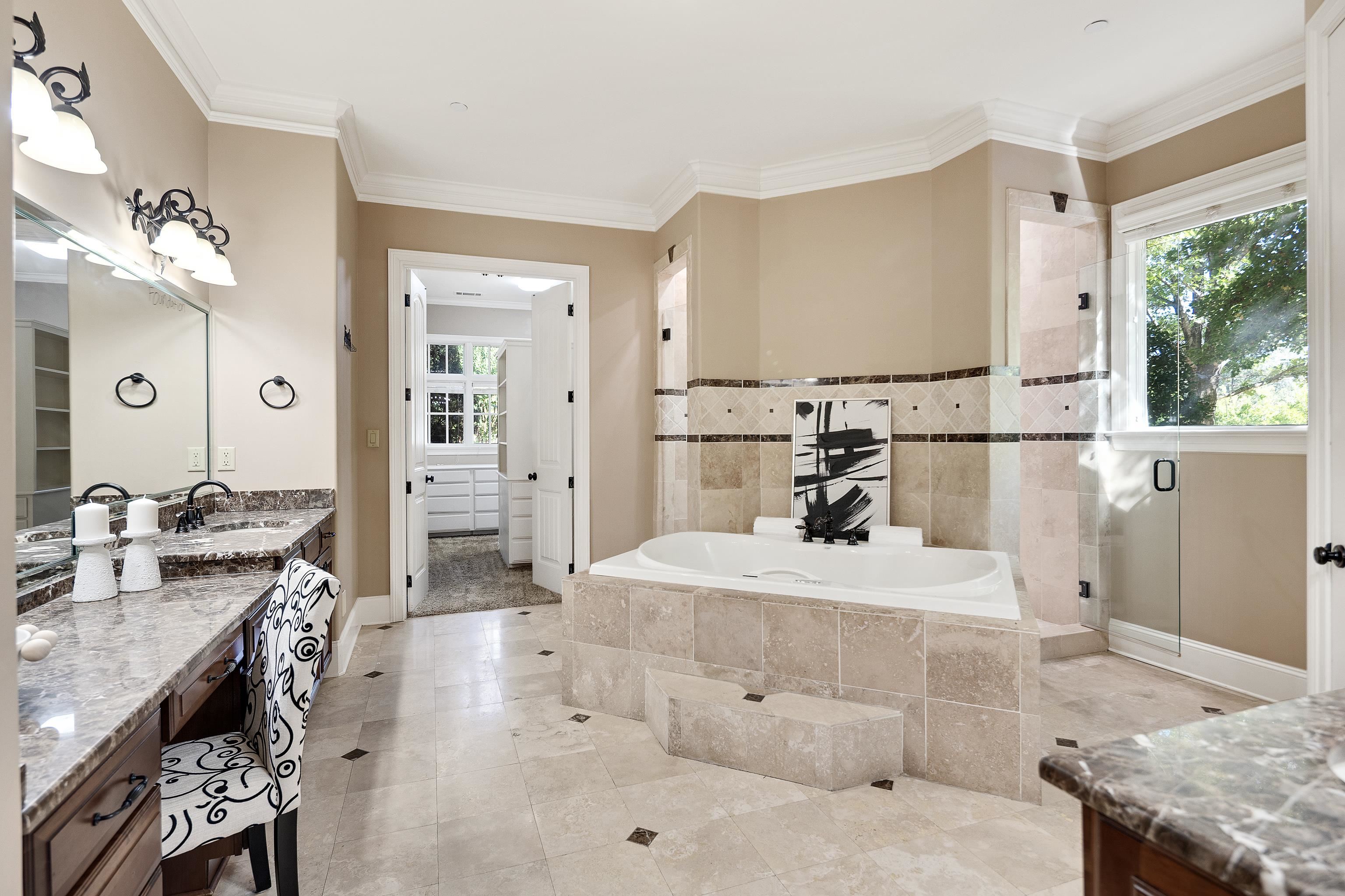 425 BUCKLAND CV