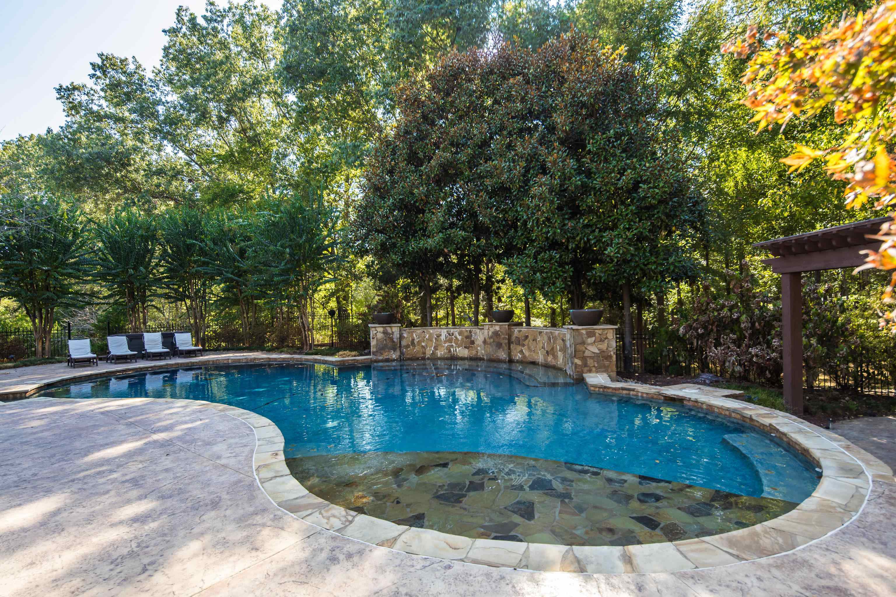 425 BUCKLAND CV