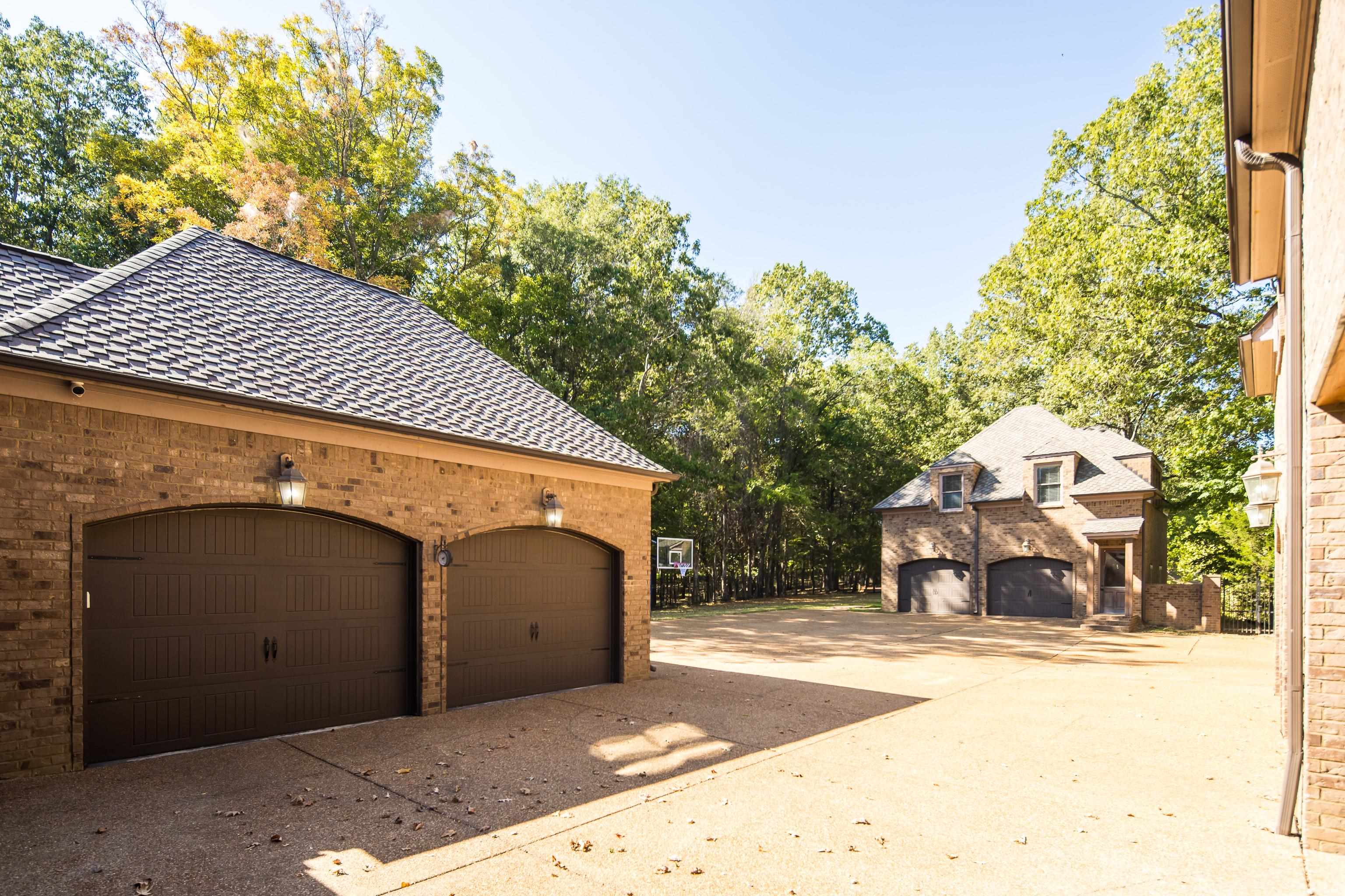 425 BUCKLAND CV