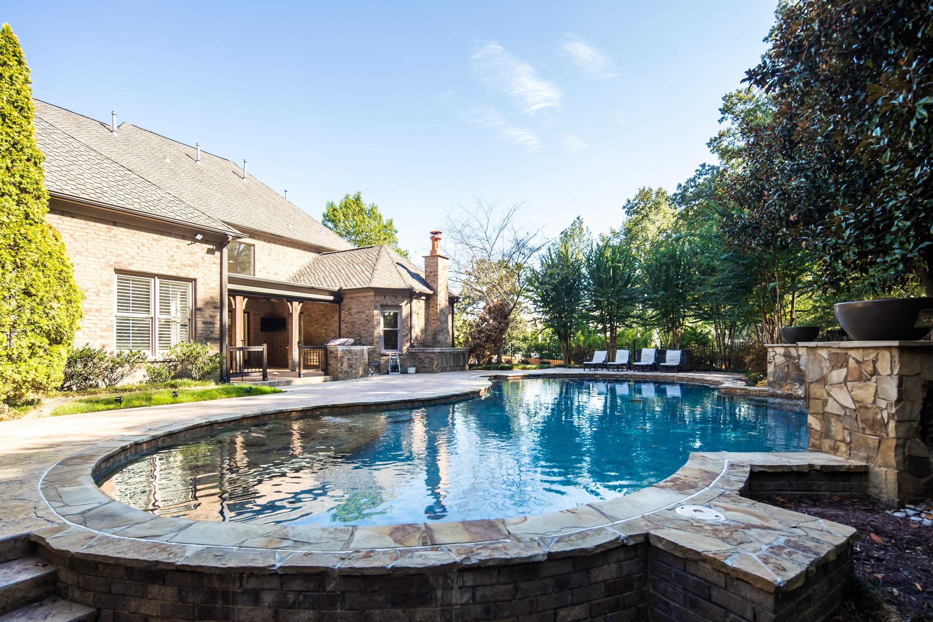 425 BUCKLAND CV