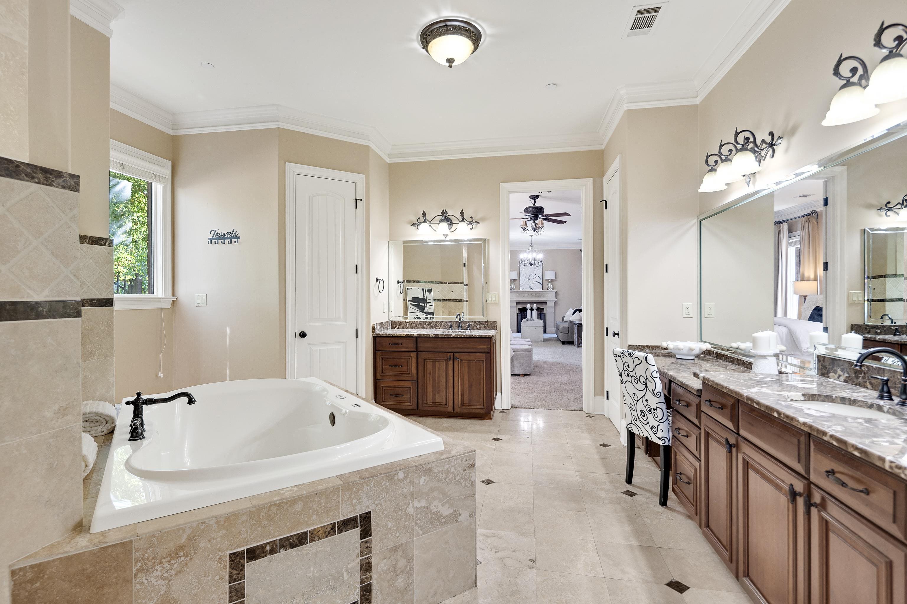 425 BUCKLAND CV
