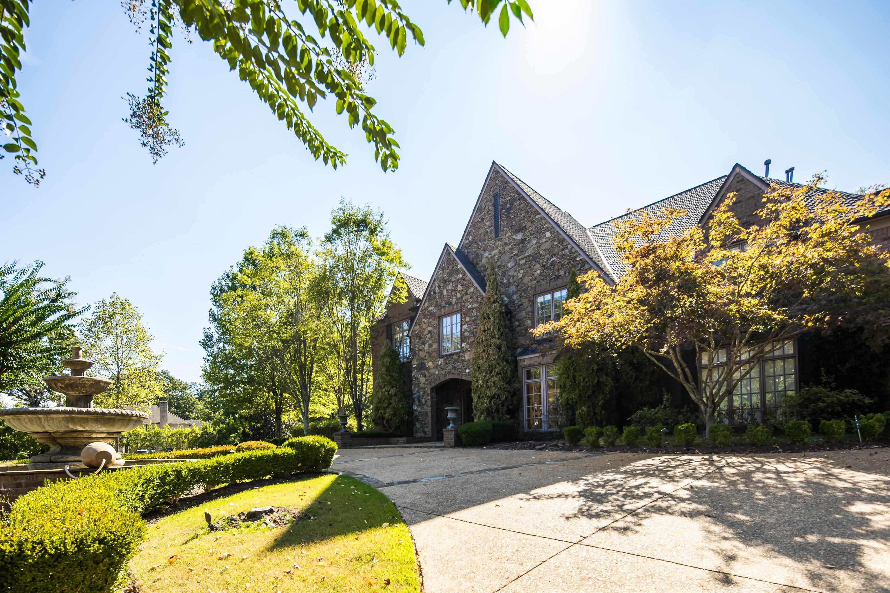 425 BUCKLAND CV