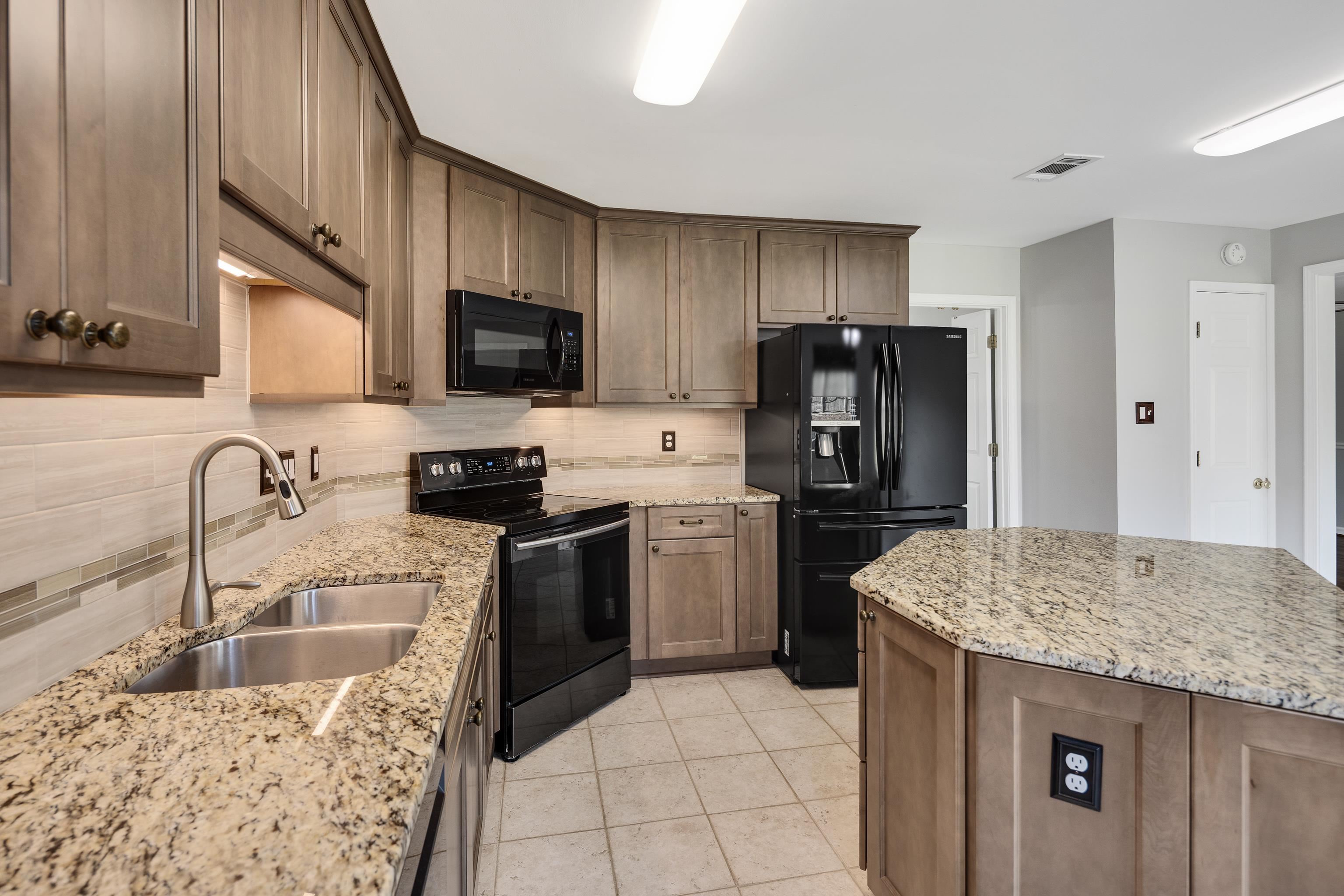 85 OAK CREST DR