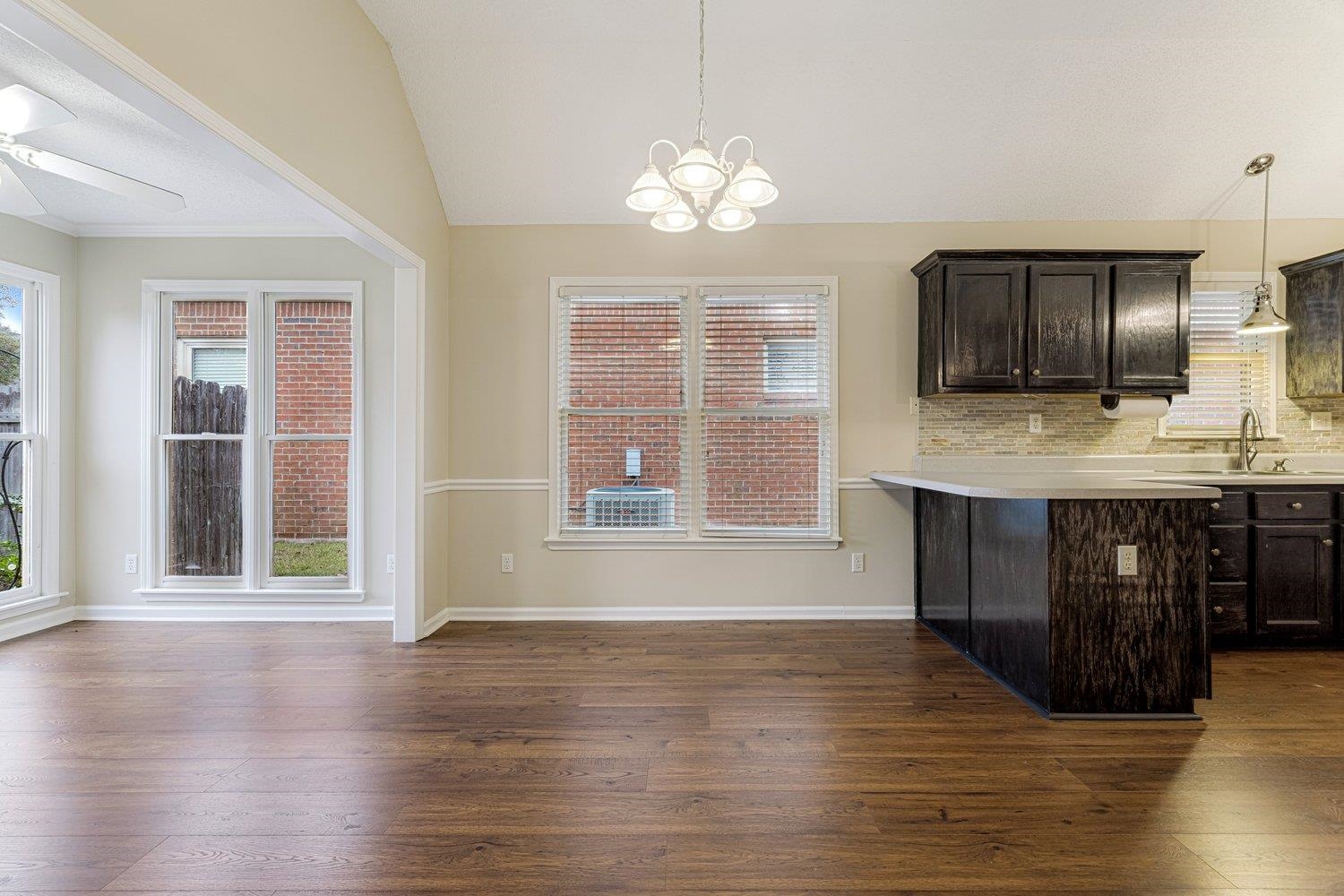 1102 MIRROR LAKE LN