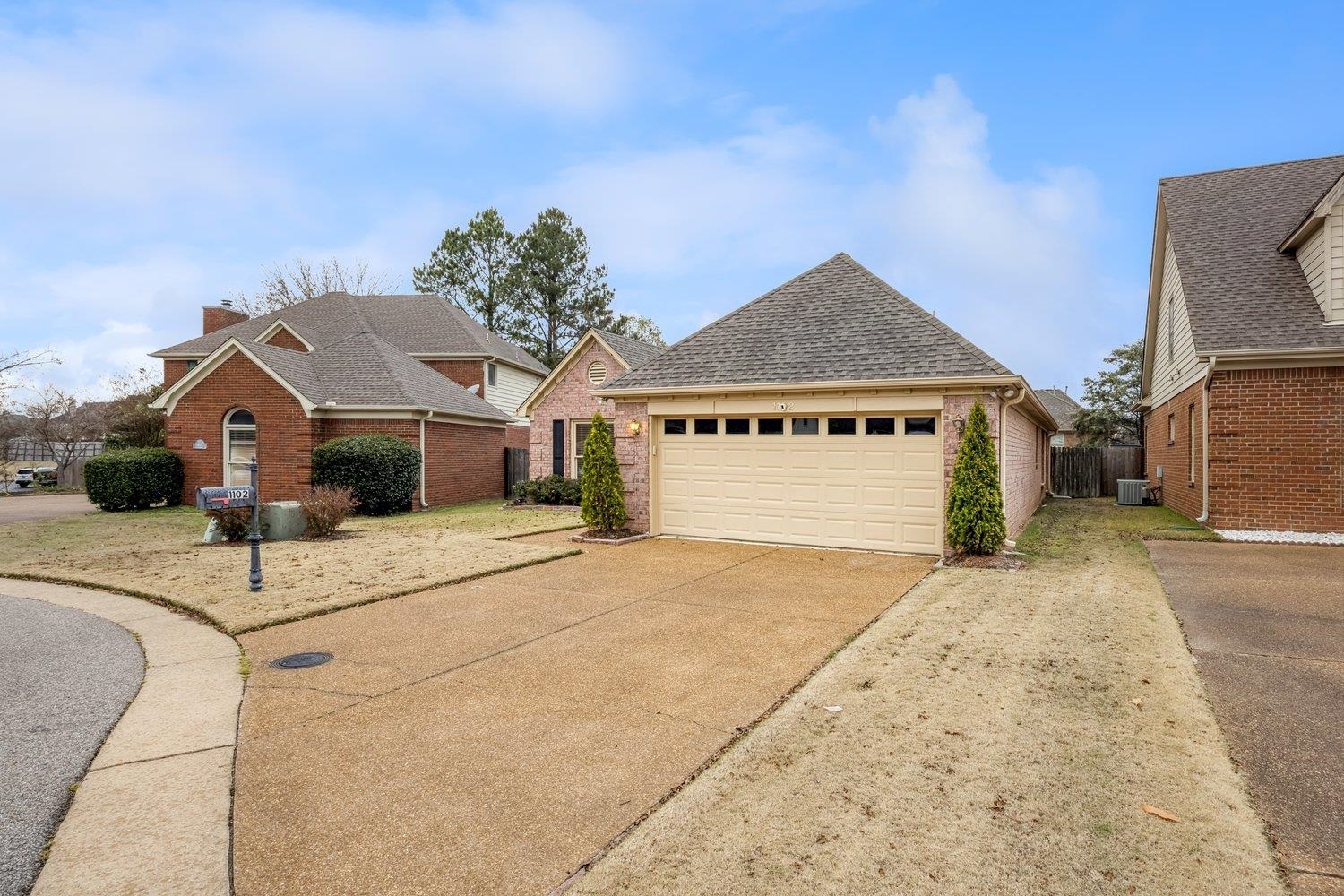 1102 MIRROR LAKE LN