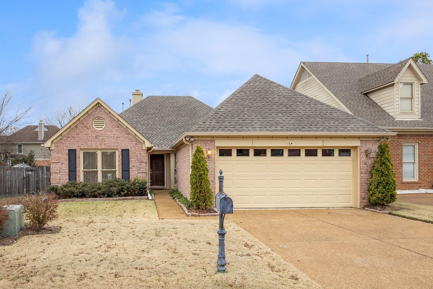 1102 MIRROR LAKE LN