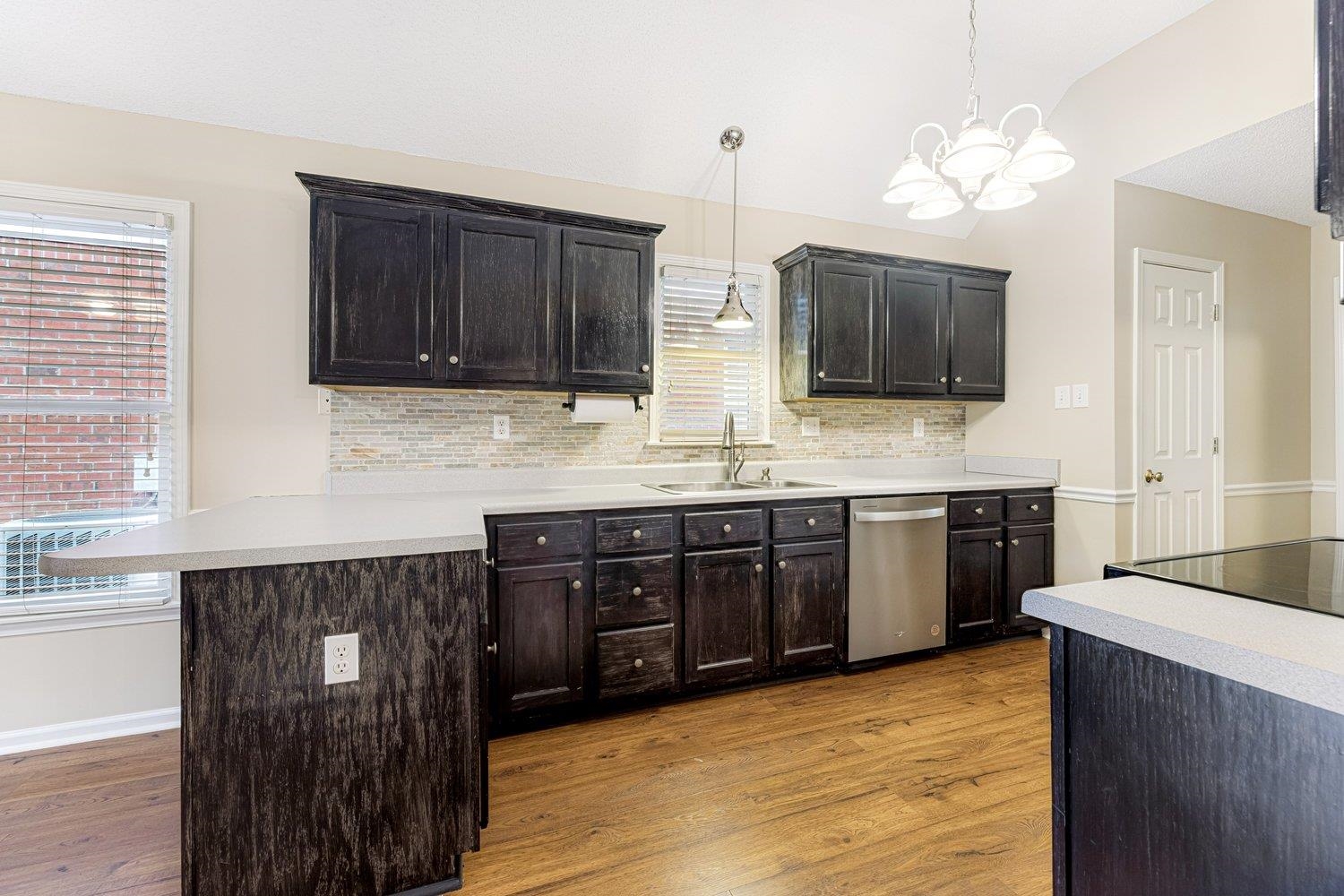 1102 MIRROR LAKE LN