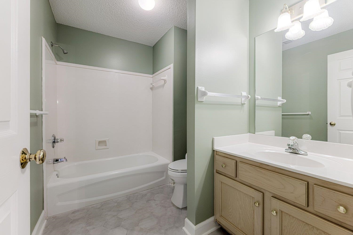 1102 MIRROR LAKE LN