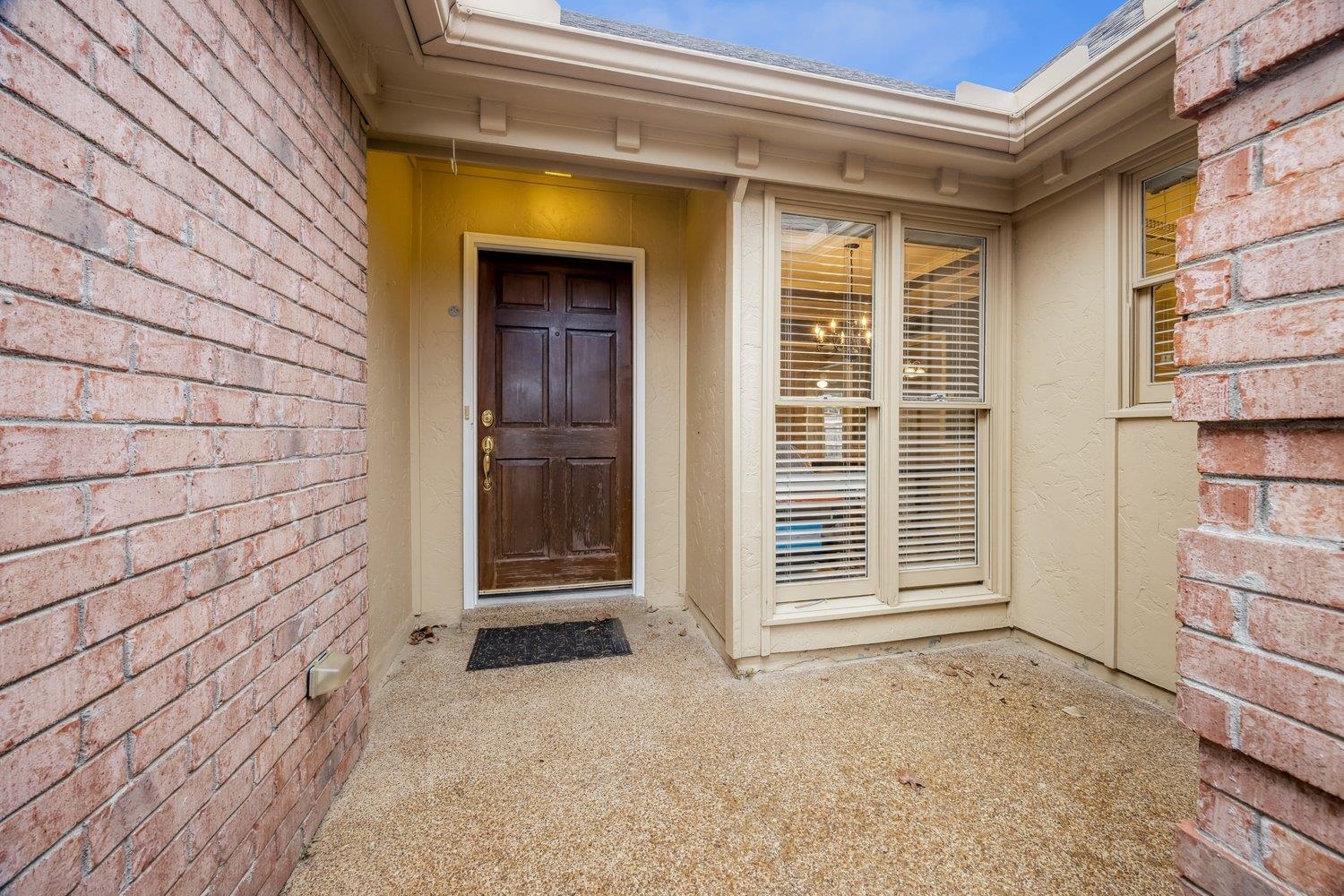1102 MIRROR LAKE LN