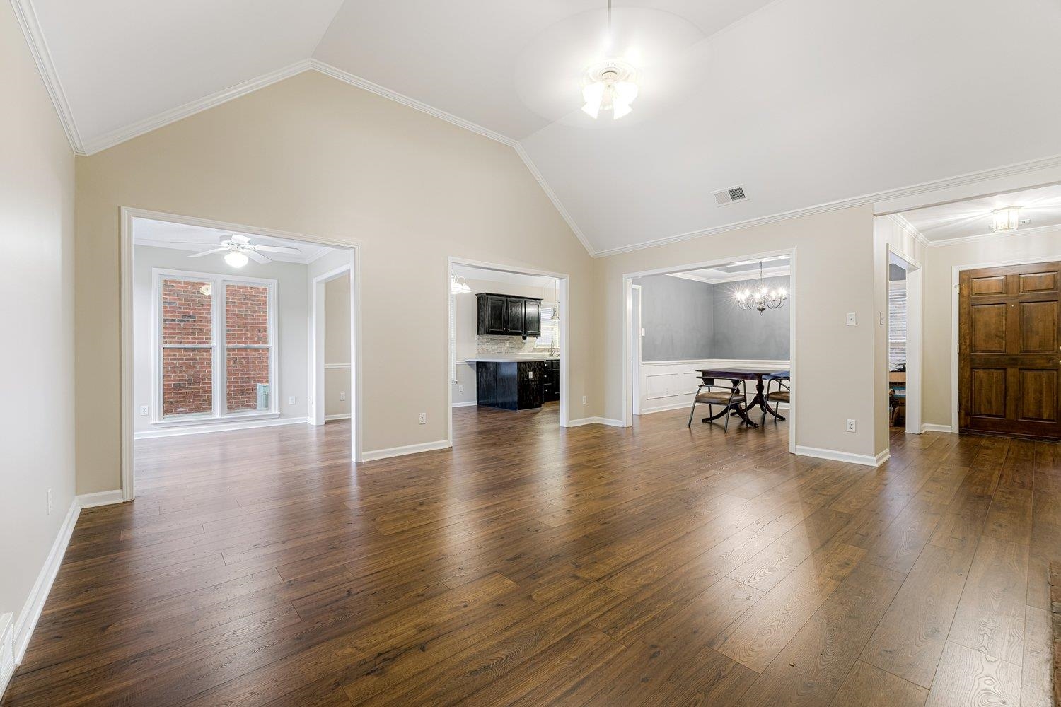 1102 MIRROR LAKE LN