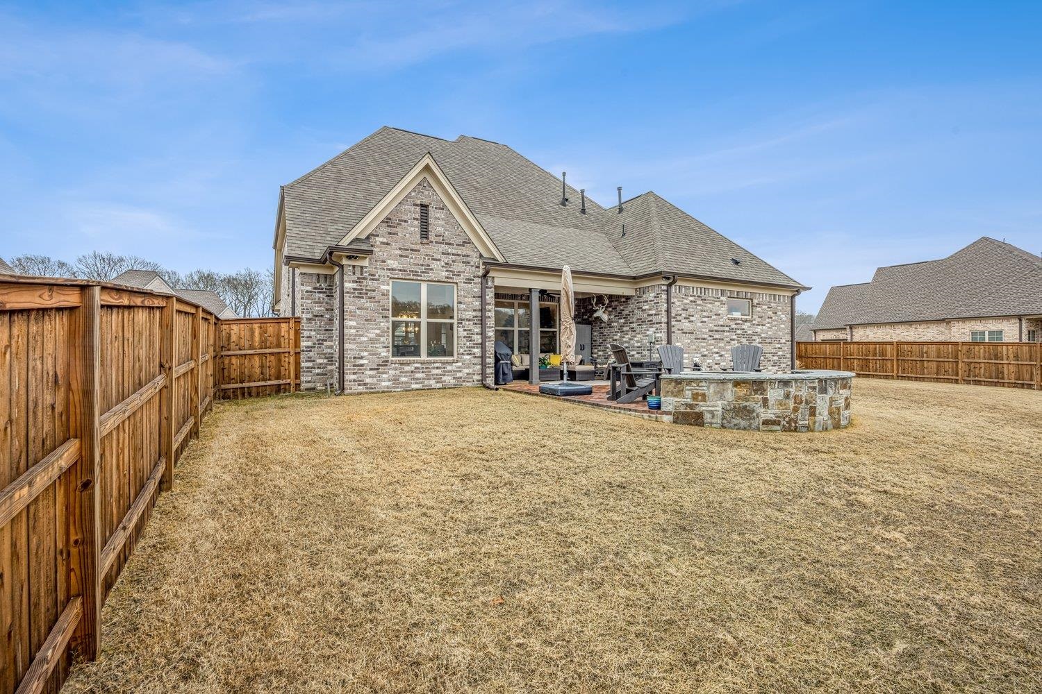 661 WOODLAND FOX LN